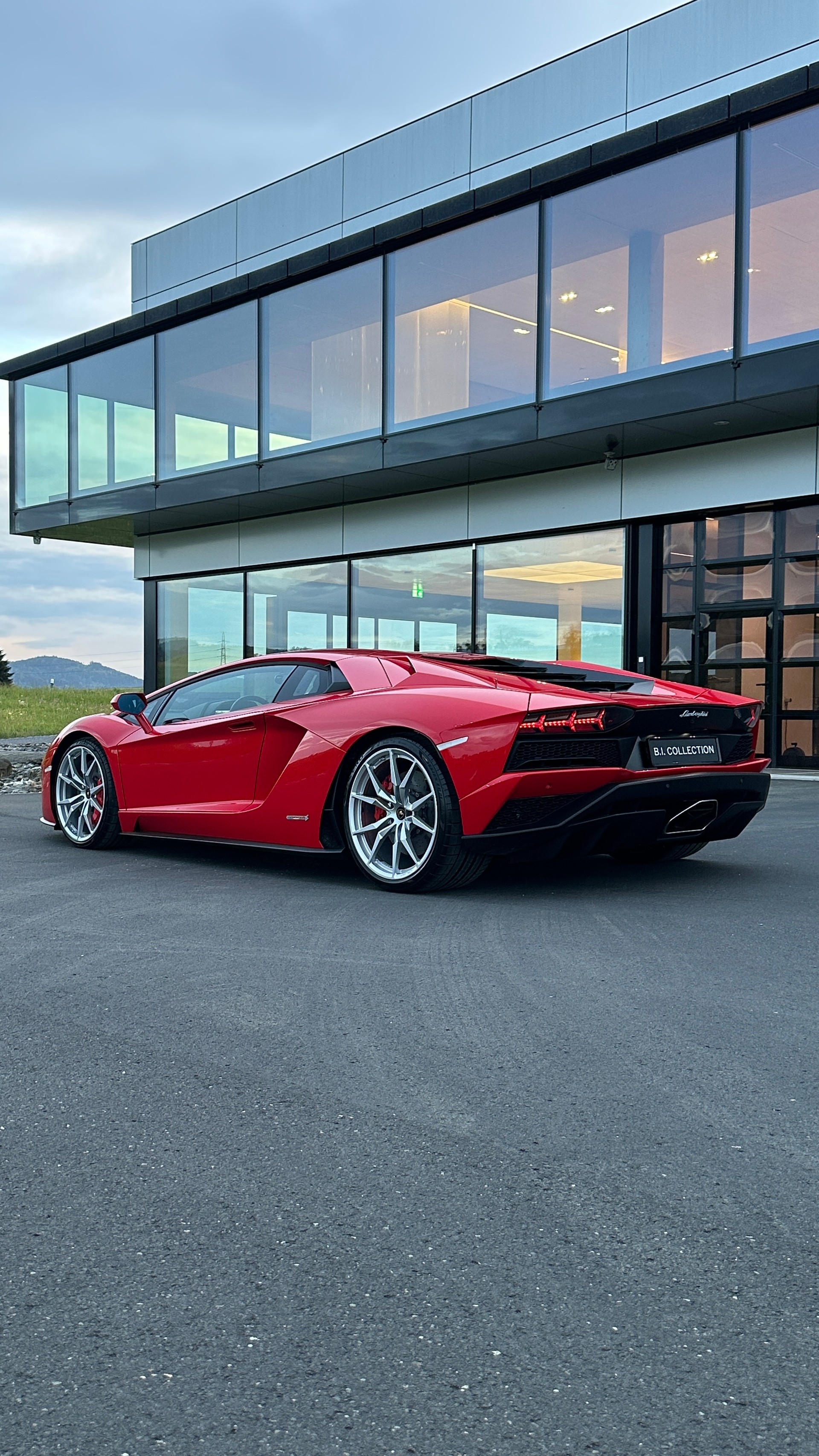 LAMBORGHINI Aventador S LP740-4 Coupé E-Gear-image-4