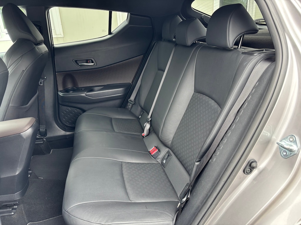 TOYOTA C-HR 1.8 HSD Premium CVT-image-12
