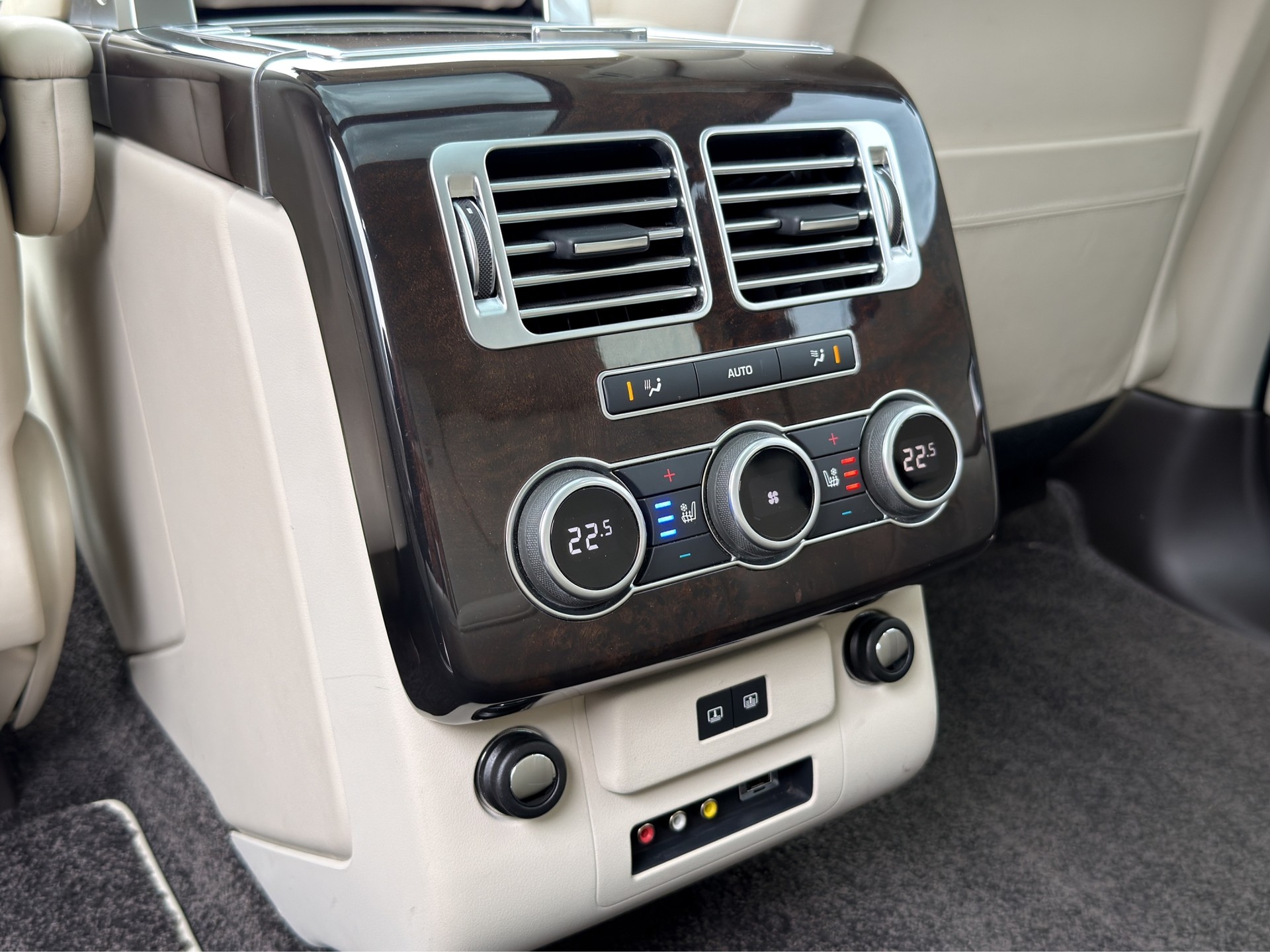 LAND ROVER Range Rover LWB 5.0 V8 SC Autobiography Automatic-image-24