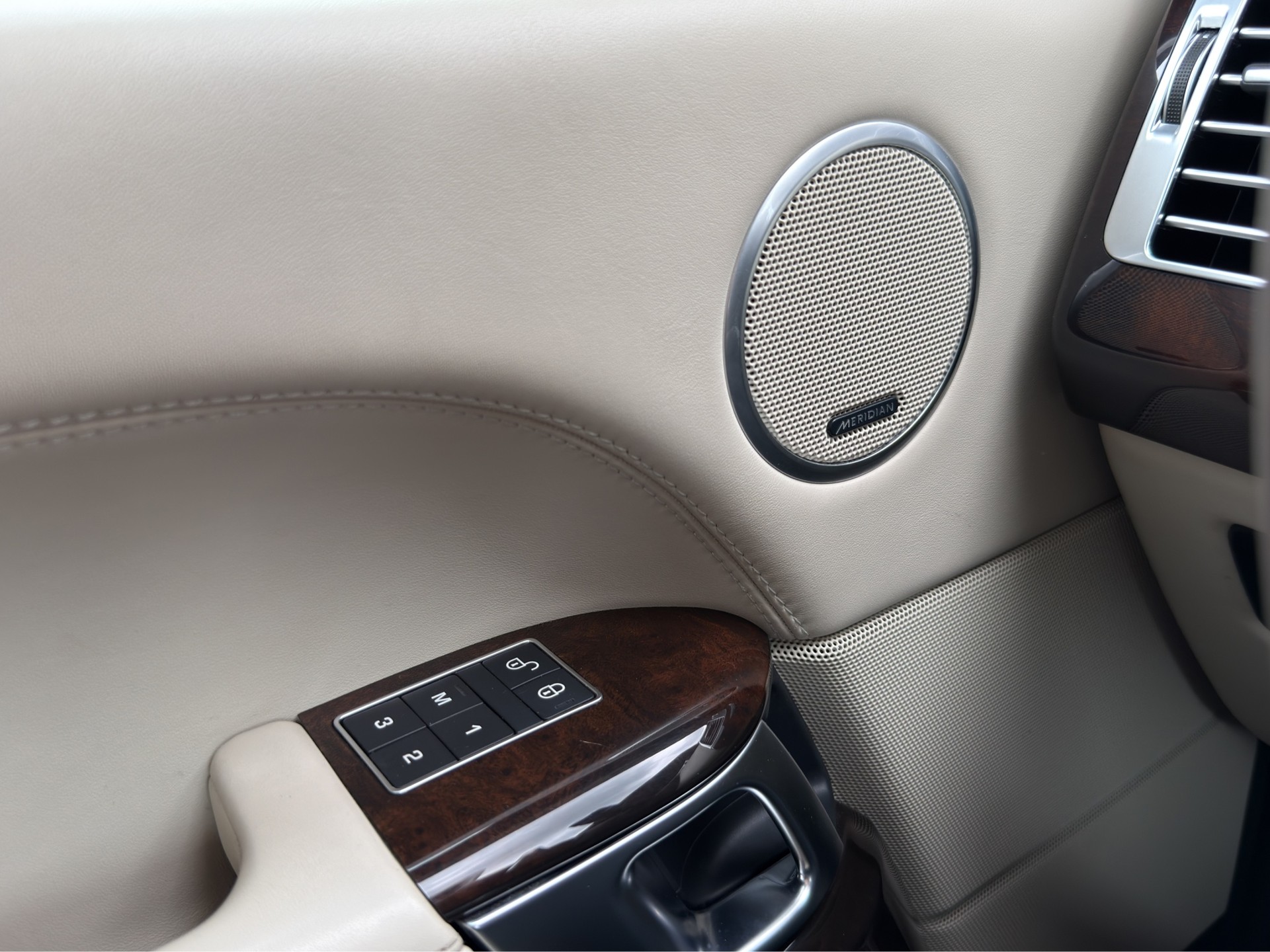 LAND ROVER Range Rover LWB 5.0 V8 SC Autobiography Automatic-image-17