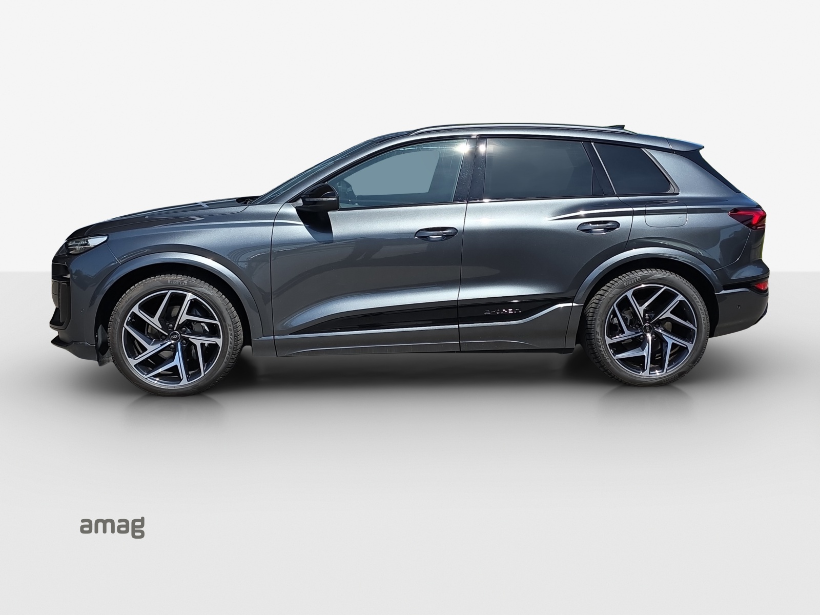 AUDI Q6 e-tron quattro-showroom-element-1