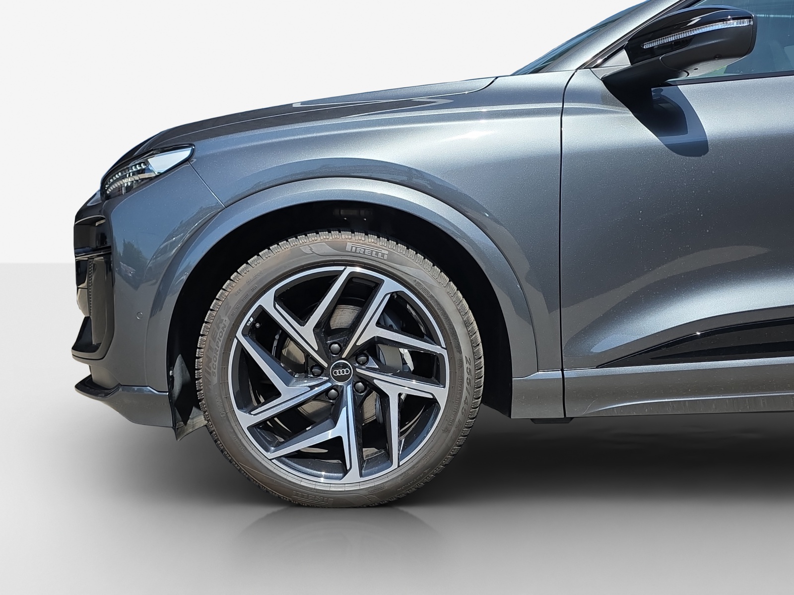AUDI Q6 e-tron quattro-image-18