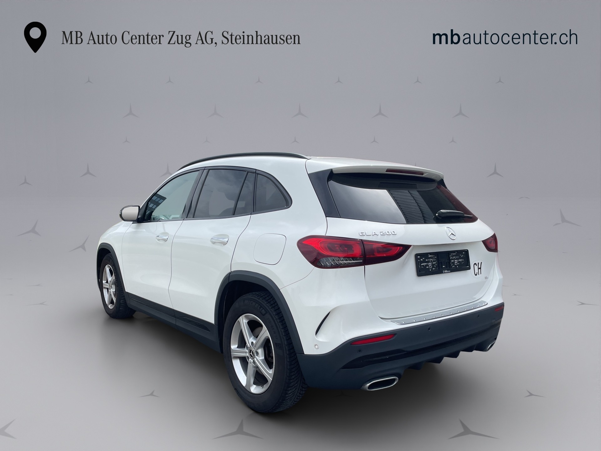 MERCEDES-BENZ GLA 200 AMG Line-image-3
