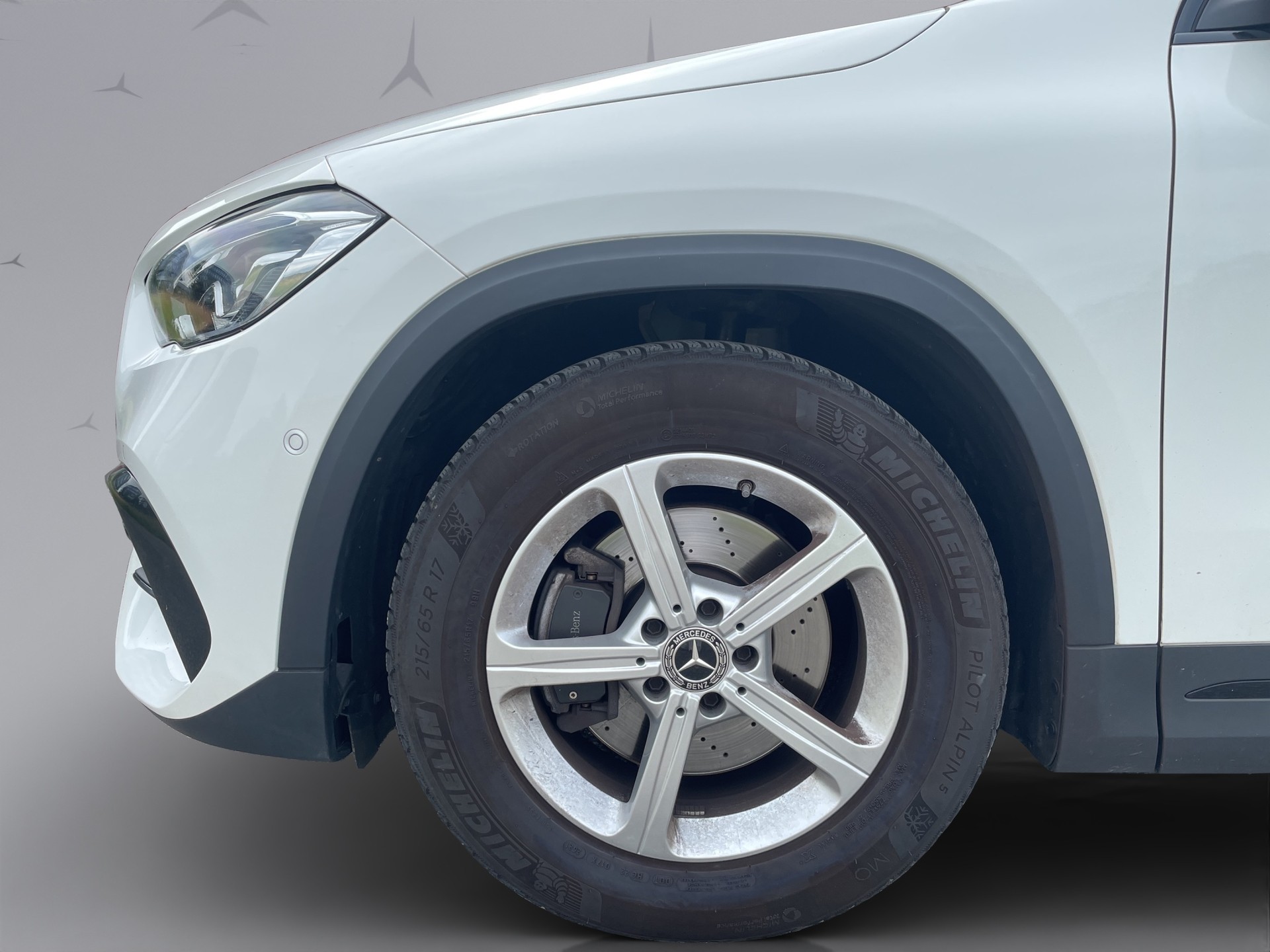 MERCEDES-BENZ GLA 200 AMG Line-image-2
