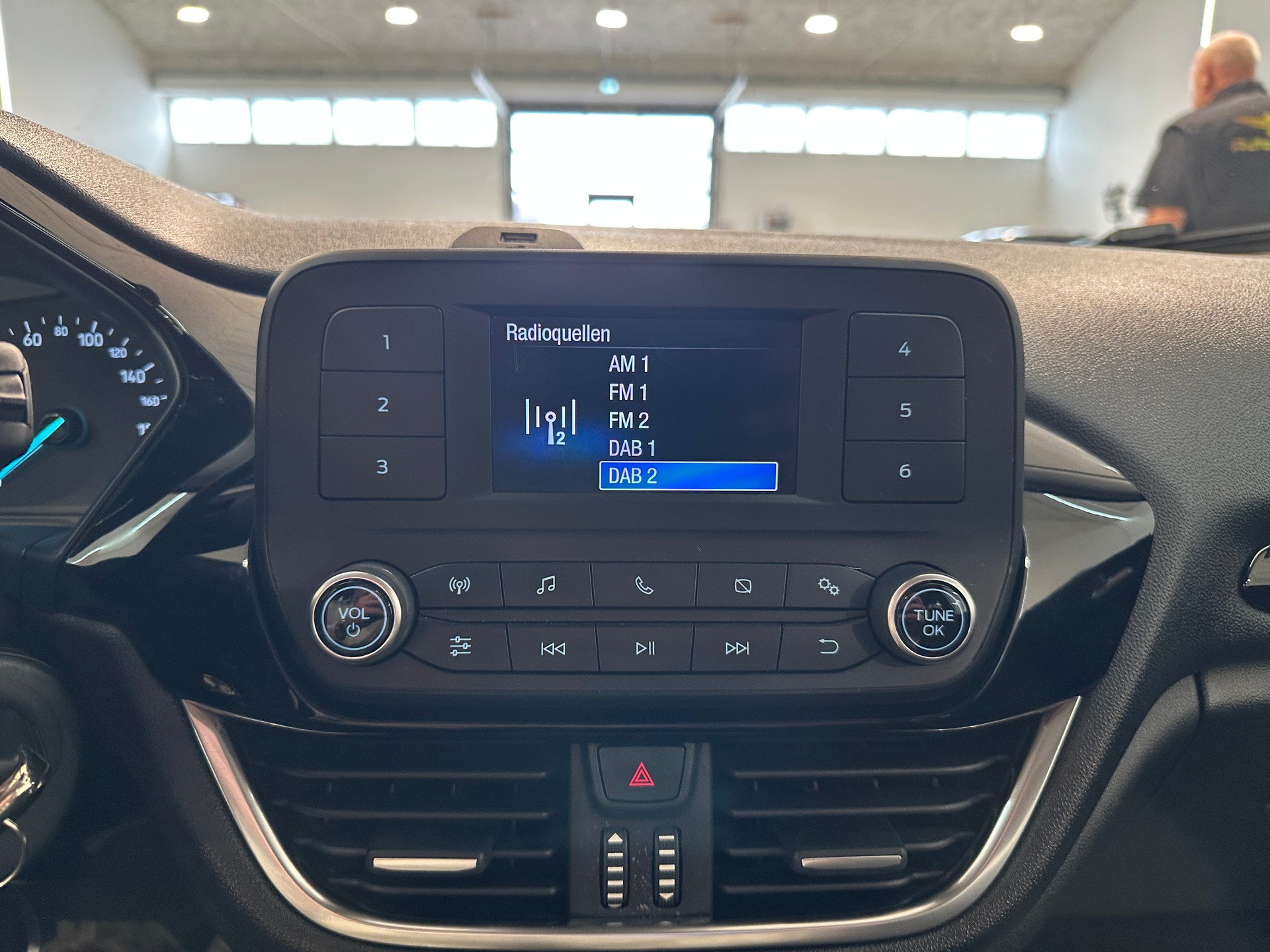 FORD Fiesta 1.0 SCTi Business-image-18