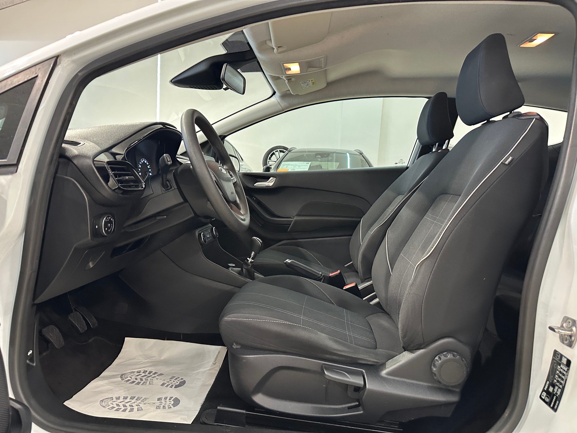 FORD Fiesta 1.0 SCTi Business-image-10