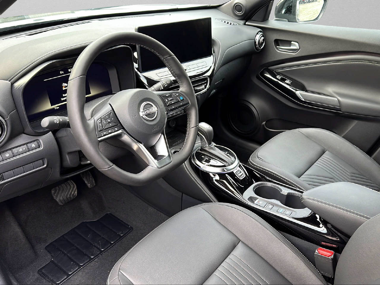 NISSAN Juke 1.6 Hybrid Tekna-image-5