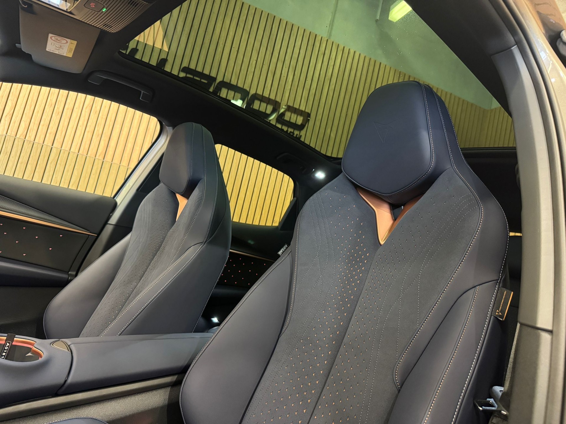 CUPRA Tavascan Type 9 77 kWh Adrenaline * Atacama Desert*-image-27