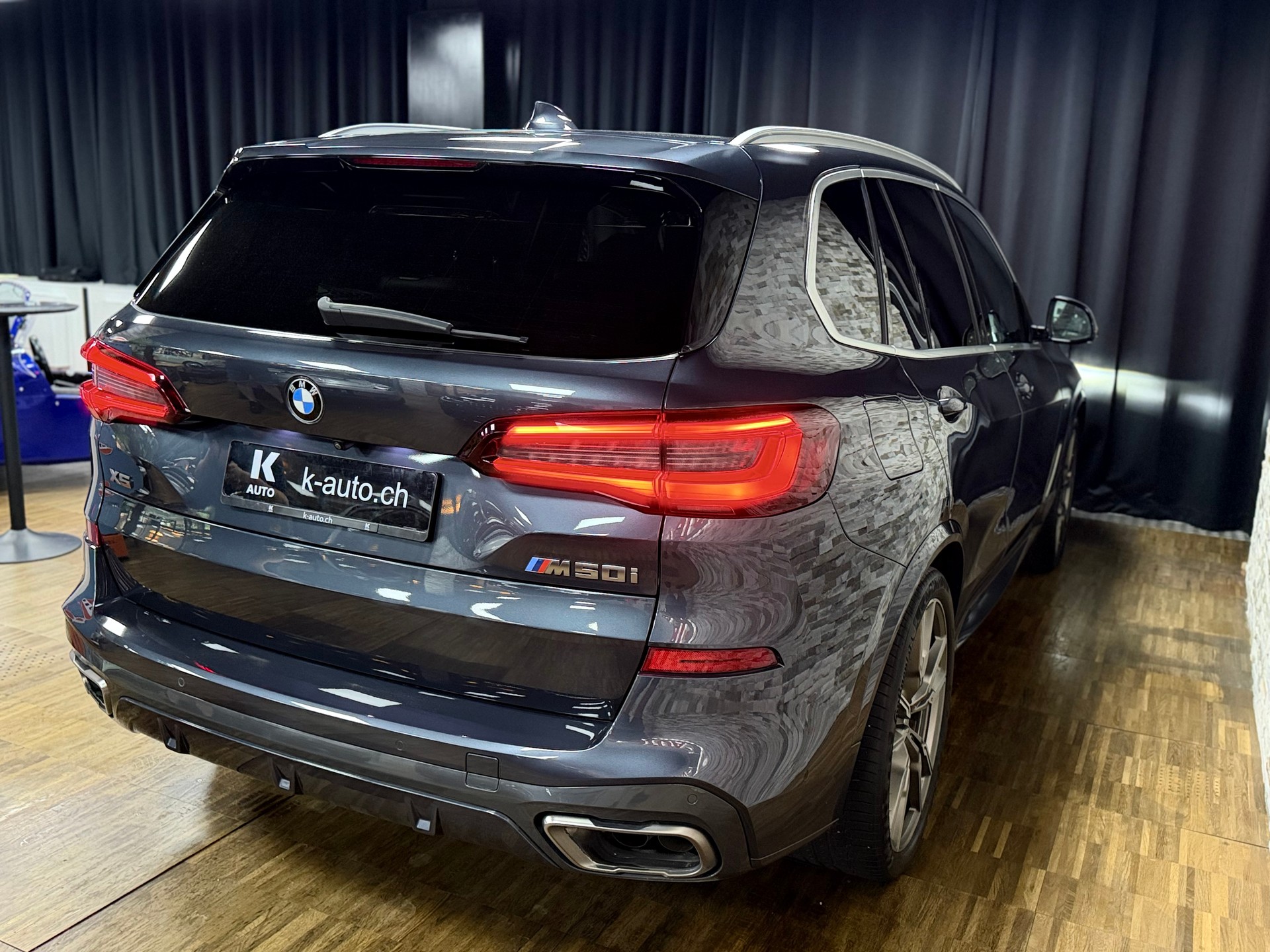 BMW X5 xDrive M50i Steptronic-image-4