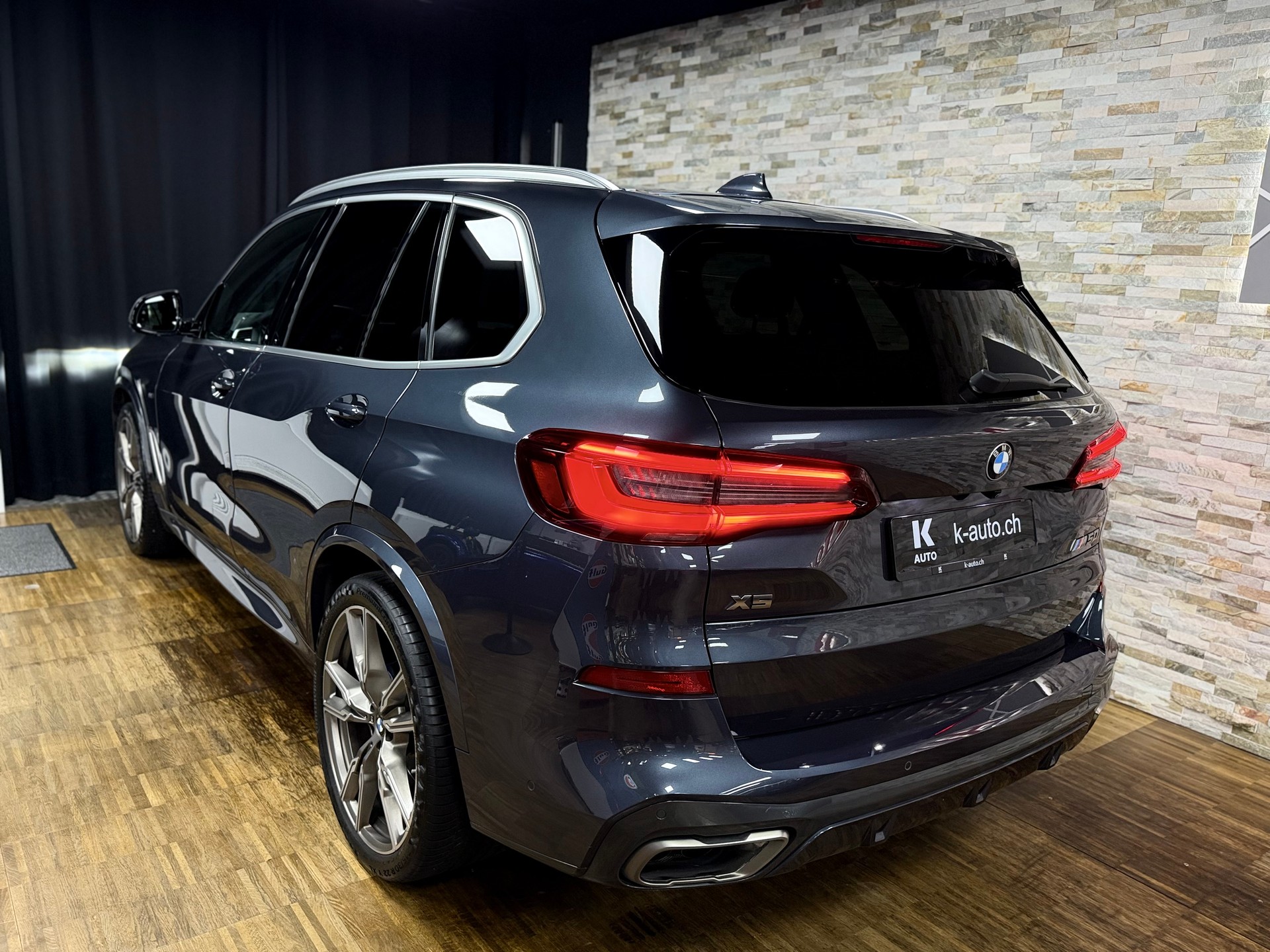 BMW X5 xDrive M50i Steptronic-showroom-element-2
