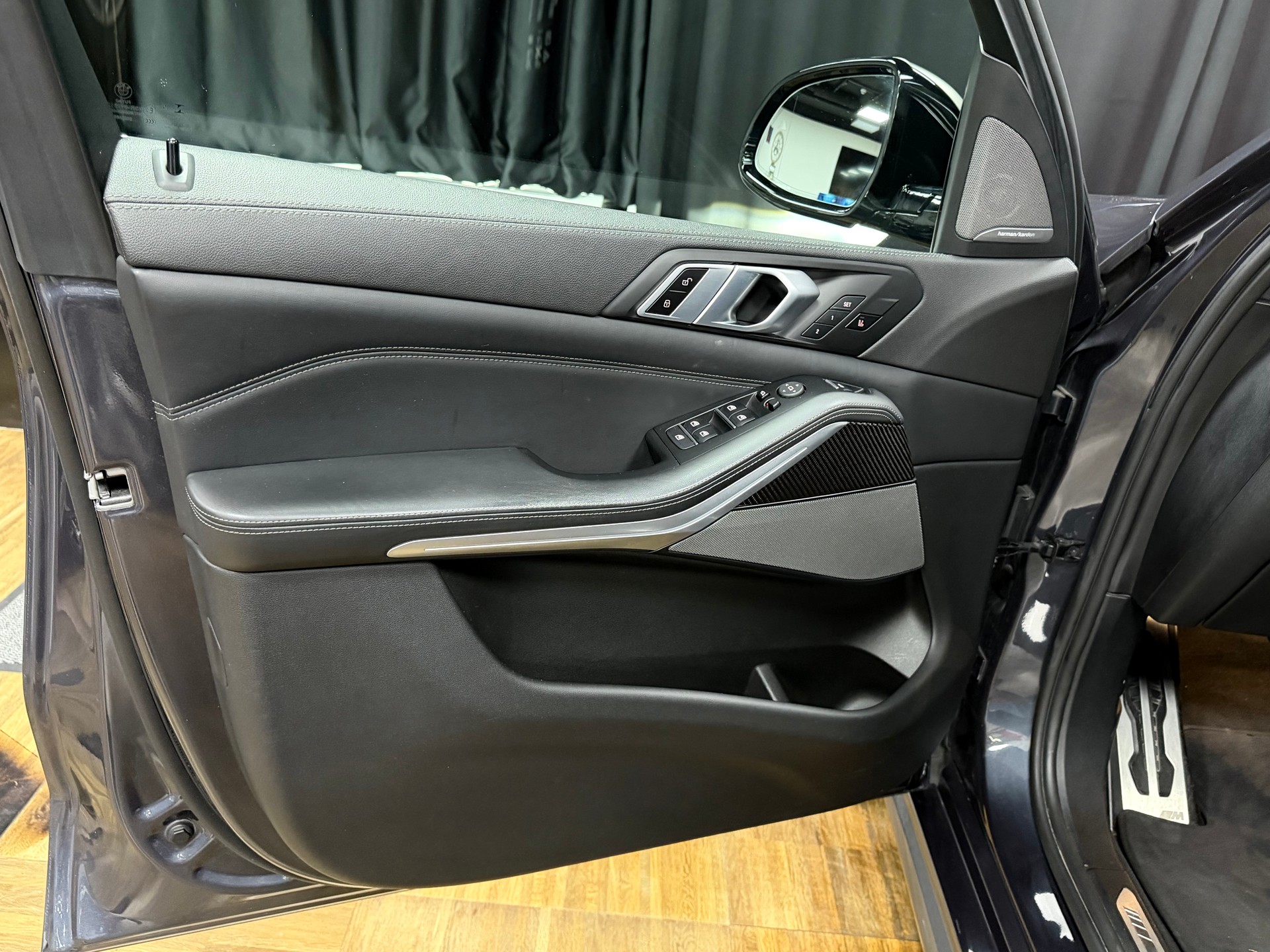 BMW X5 xDrive M50i Steptronic-image-10