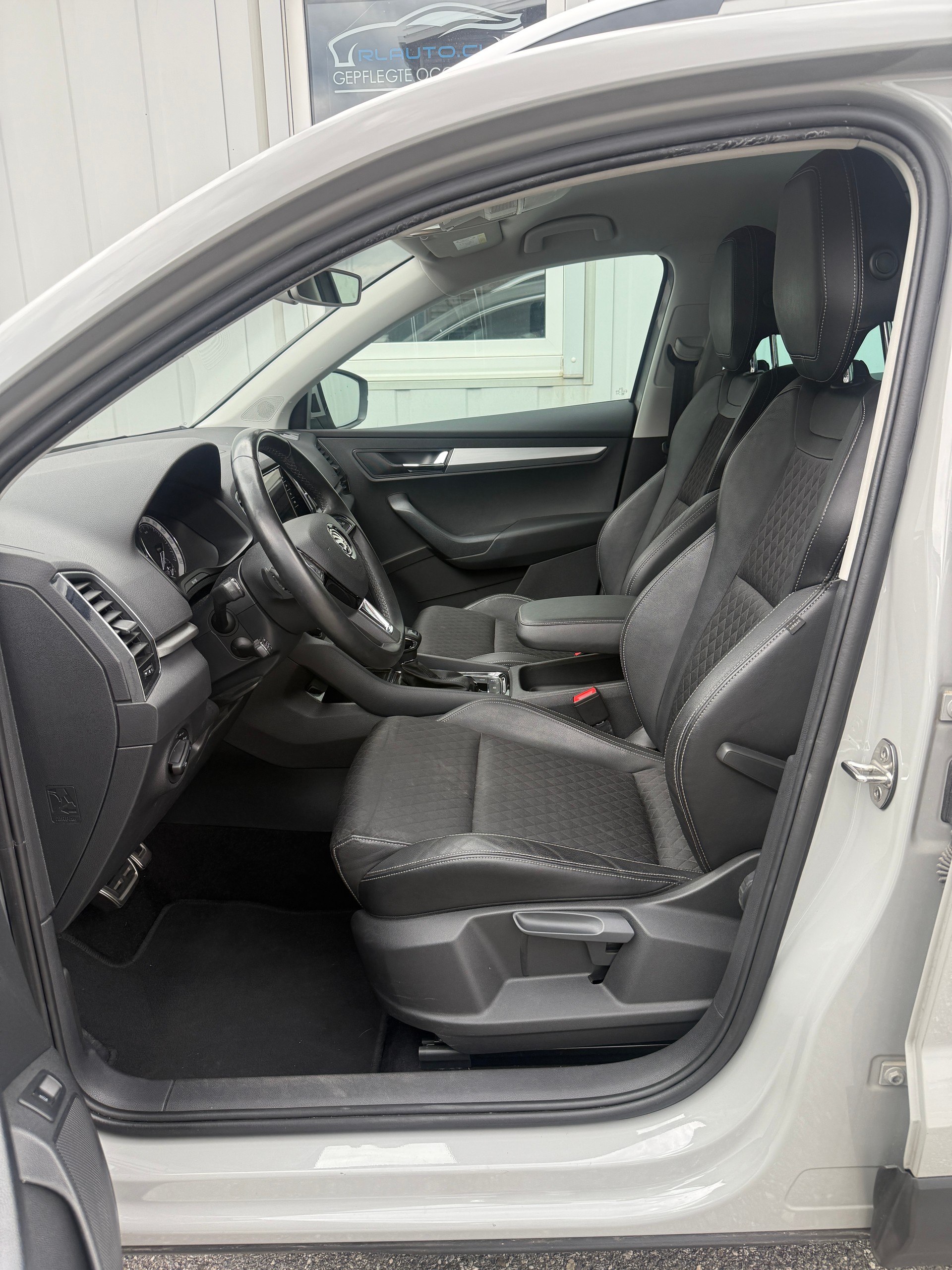 SKODA Karoq 2.0 TDI CR Ambition 4x4 DSG-image-11