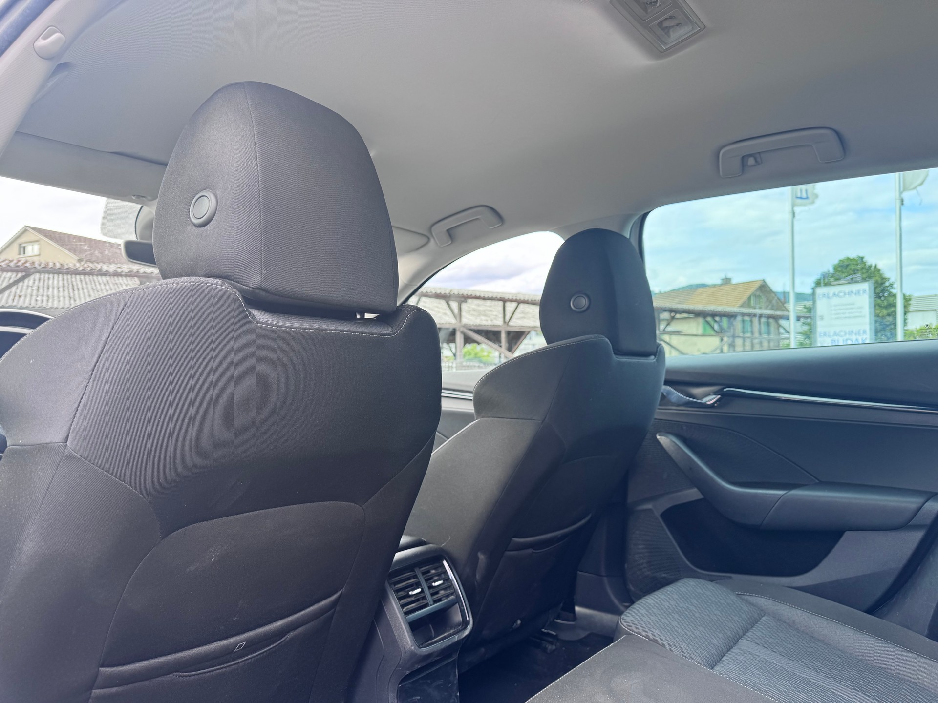 SKODA Octavia Combi 1.0 TSI mHEV DSG Ambition-image-6