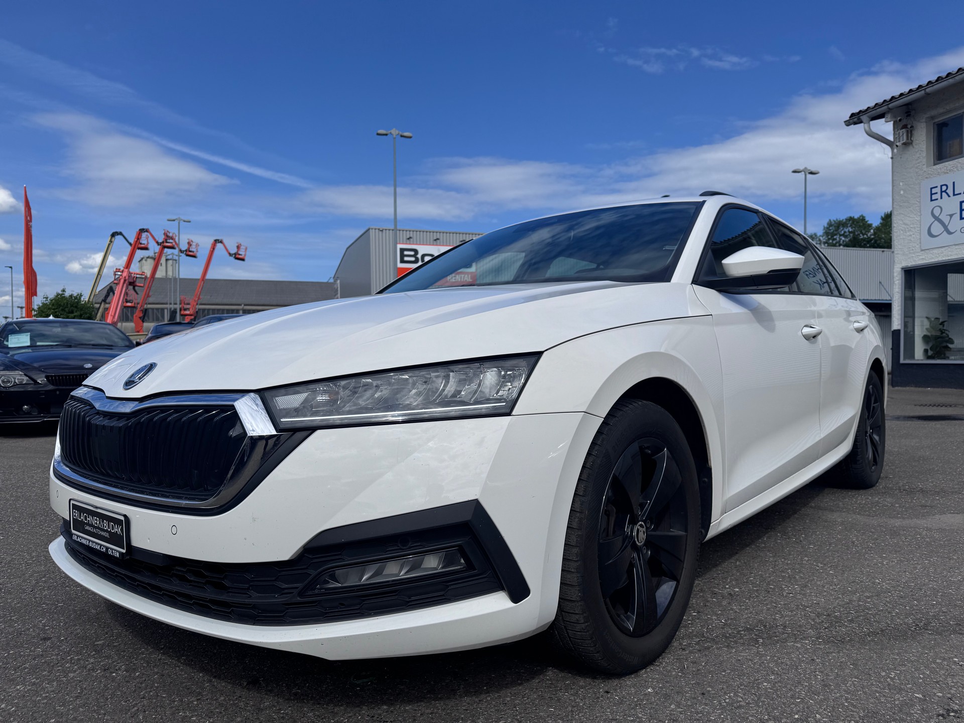 SKODA Octavia Combi 1.0 TSI mHEV DSG Ambition-showroom-element-1