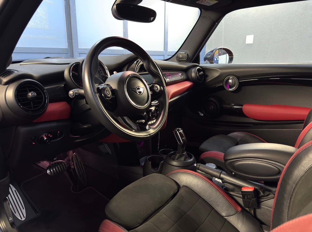 MINI Cooper John Cooper Works Steptronic-image-5