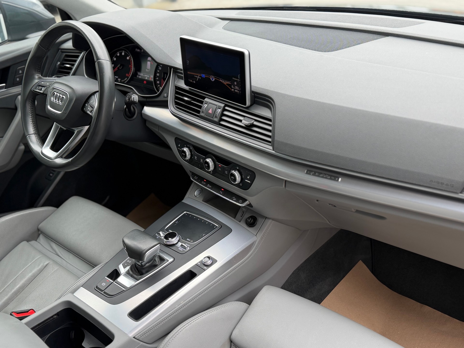 AUDI Q5 2.0 TFSI sport quattro S-tronic-image-15
