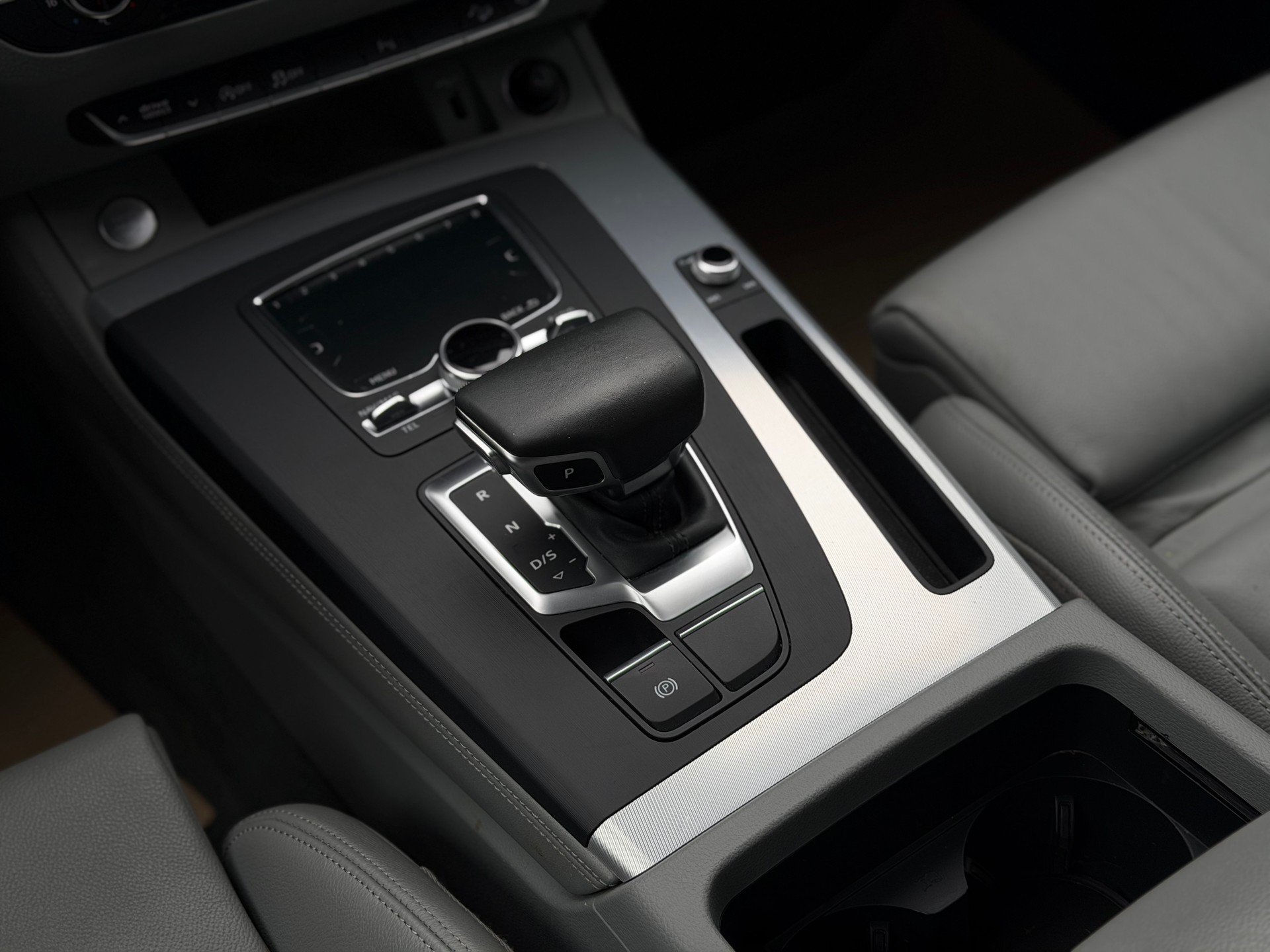 AUDI Q5 2.0 TFSI sport quattro S-tronic-image-18