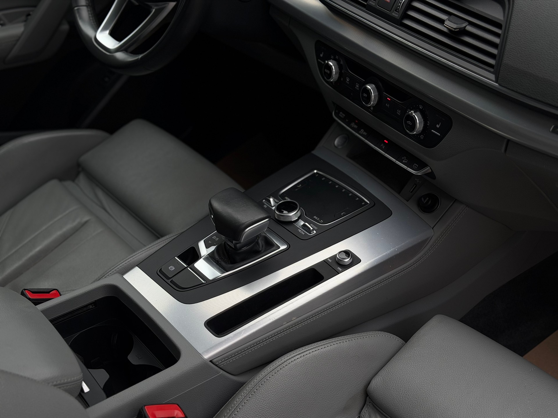 AUDI Q5 2.0 TFSI sport quattro S-tronic-image-17