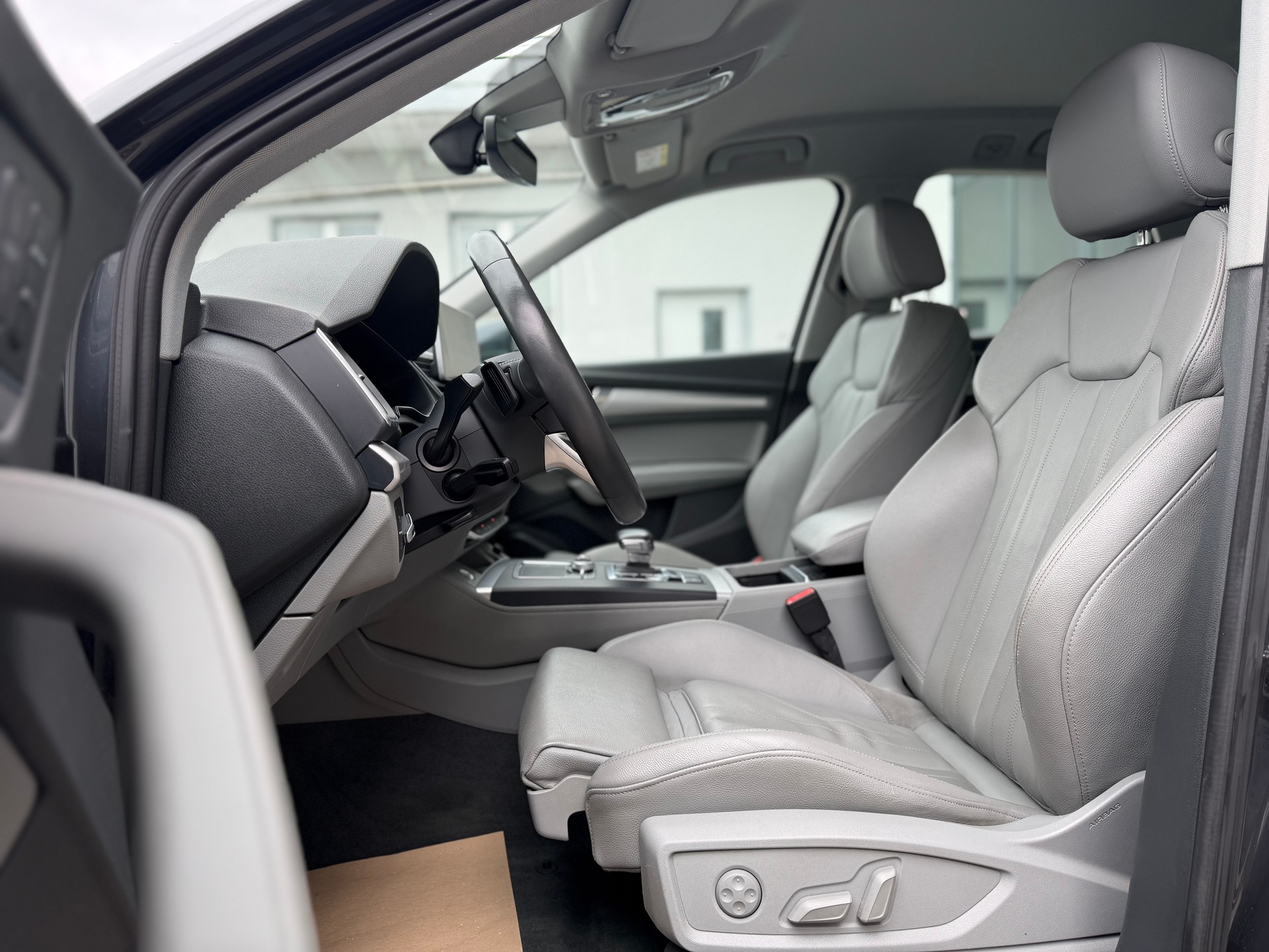 AUDI Q5 2.0 TFSI sport quattro S-tronic-image-10