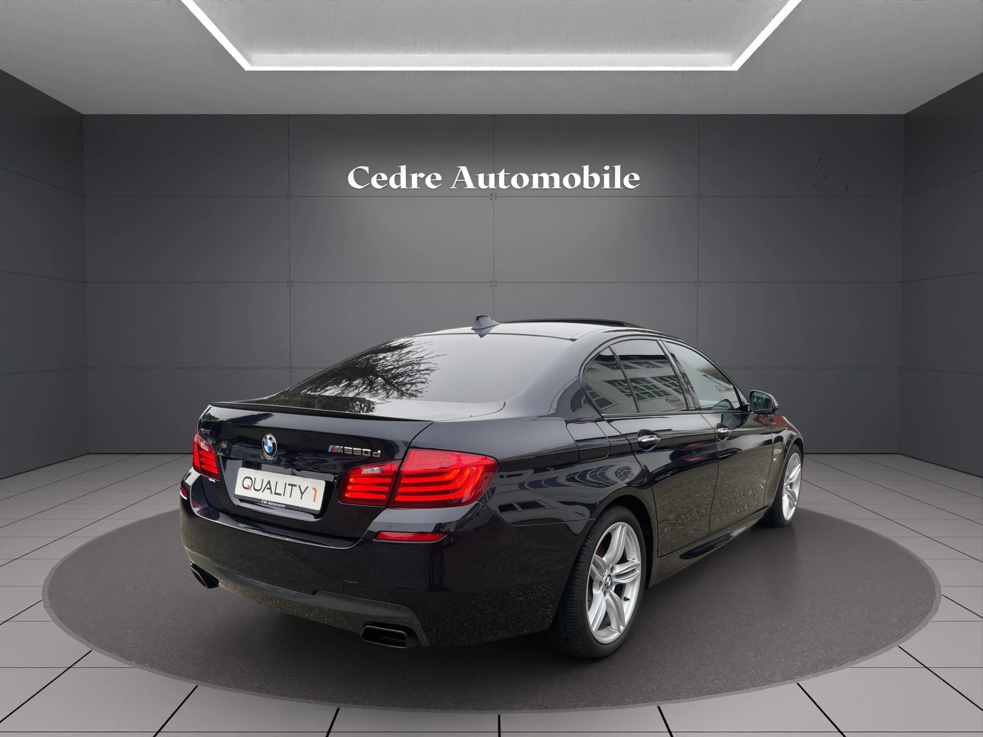 BMW M550d xDrive Steptronic-showroom-element-3