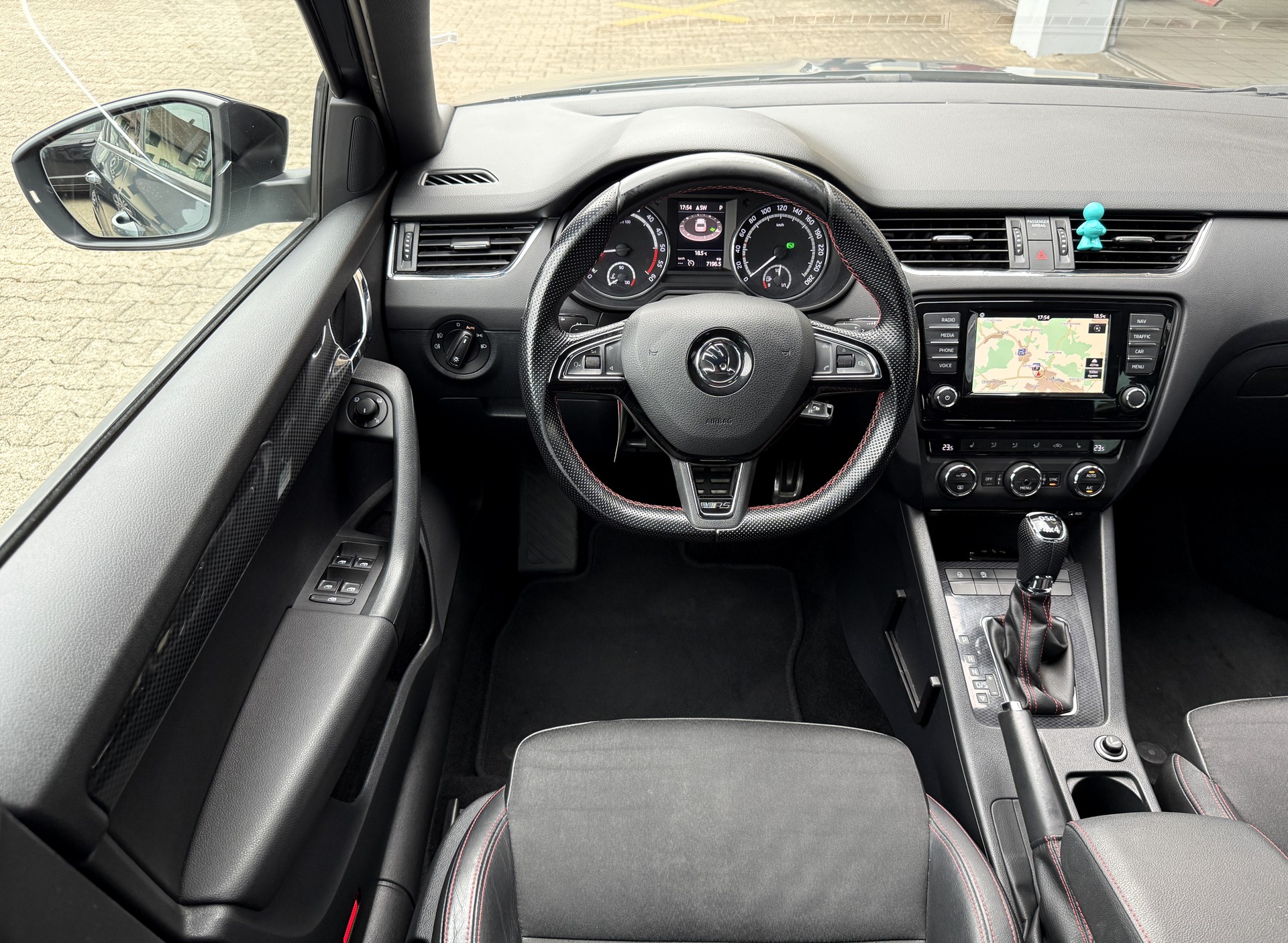 SKODA Octavia Combi 2.0 TDI RS 4x4 DSG-image-12