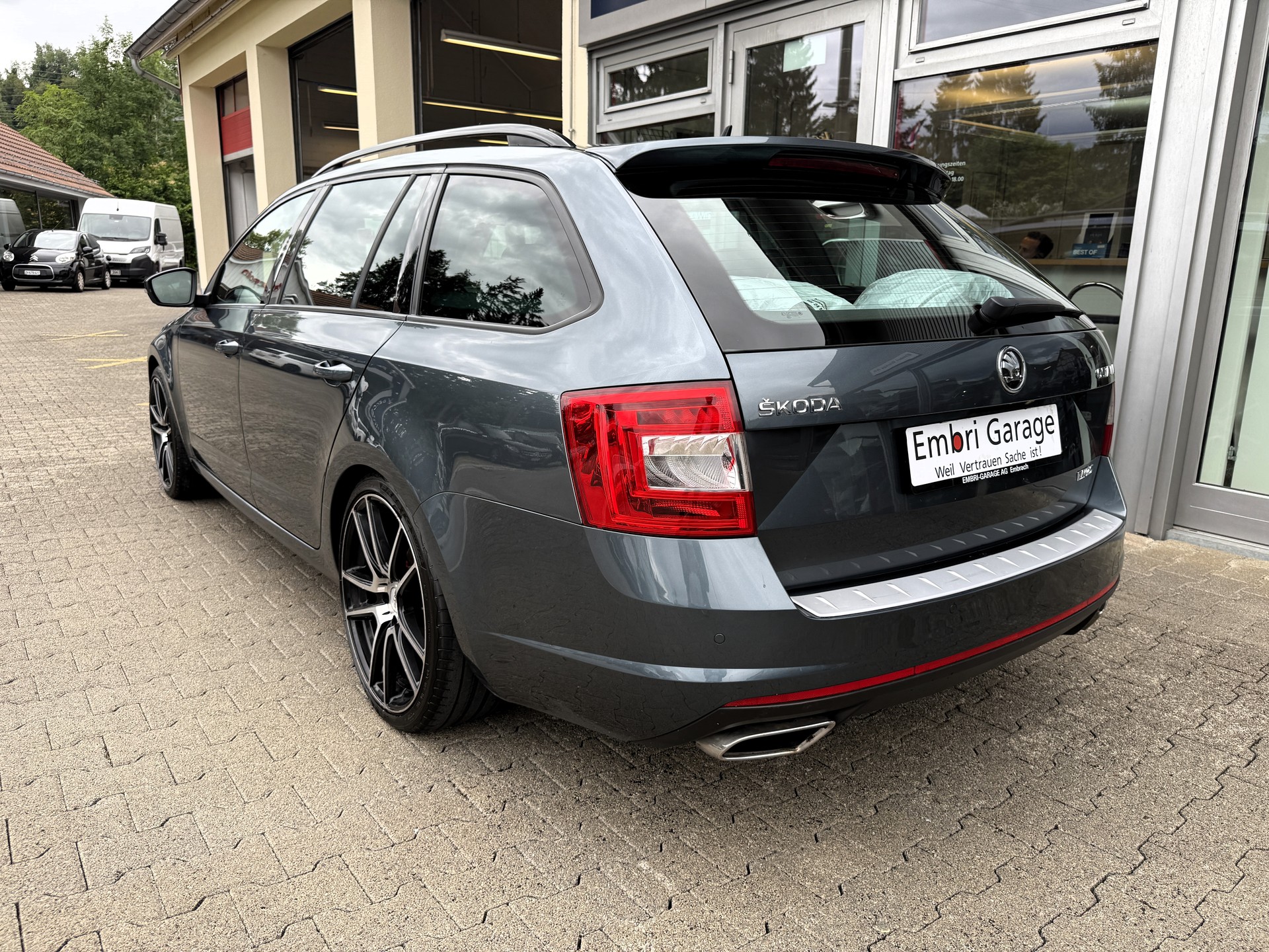 SKODA Octavia Combi 2.0 TDI RS 4x4 DSG-image-4
