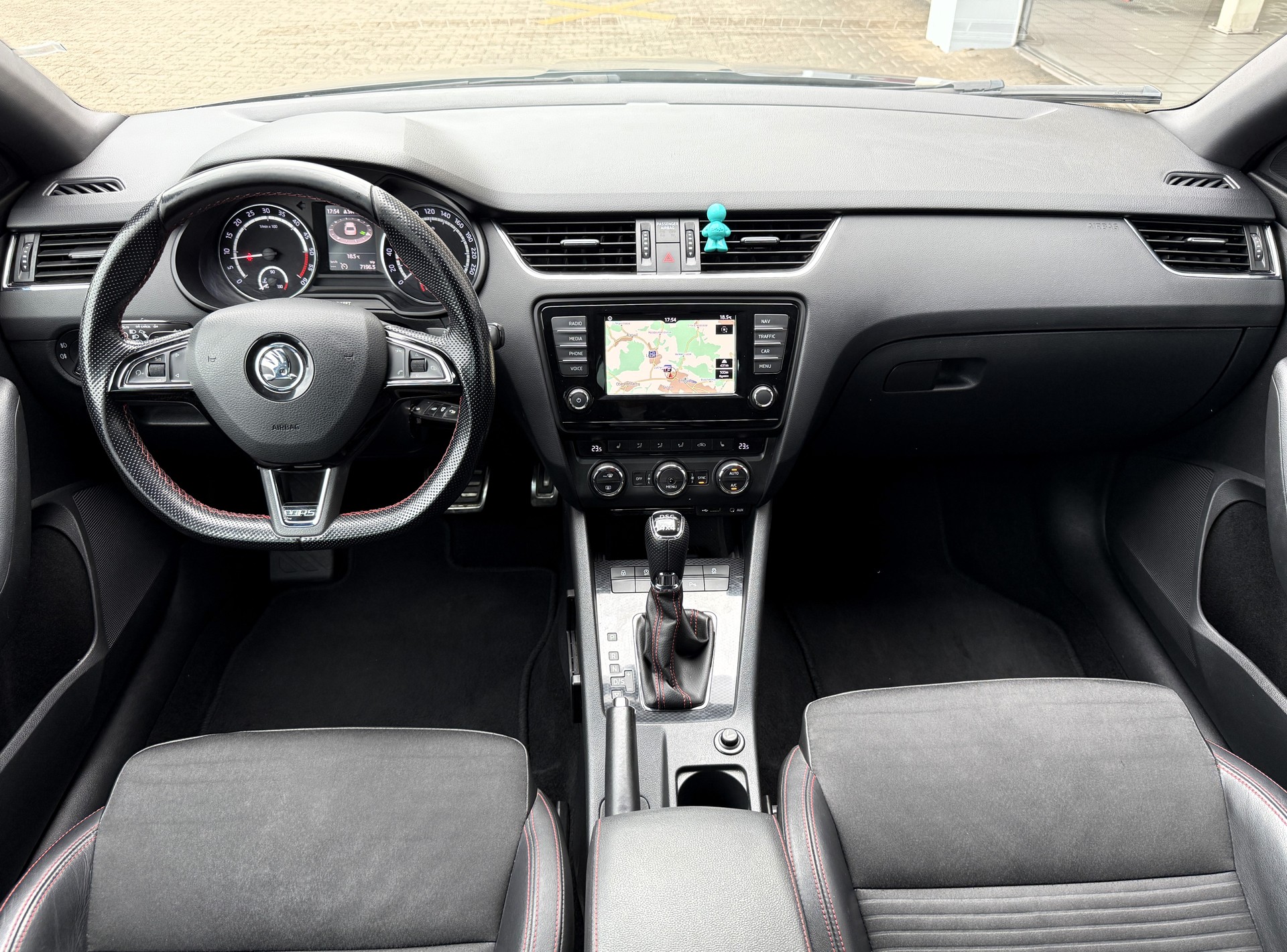 SKODA Octavia Combi 2.0 TDI RS 4x4 DSG-image-11