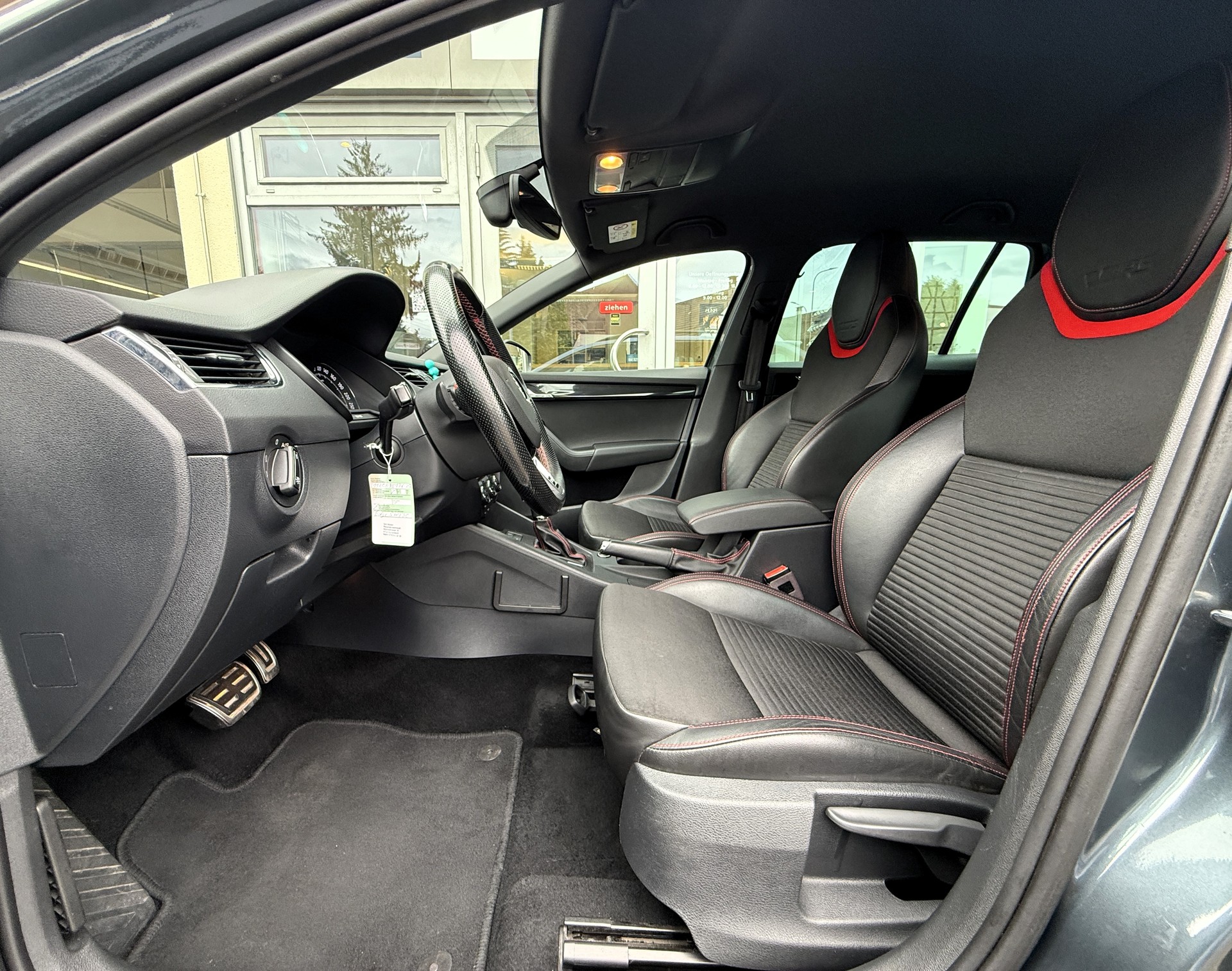 SKODA Octavia Combi 2.0 TDI RS 4x4 DSG-image-15