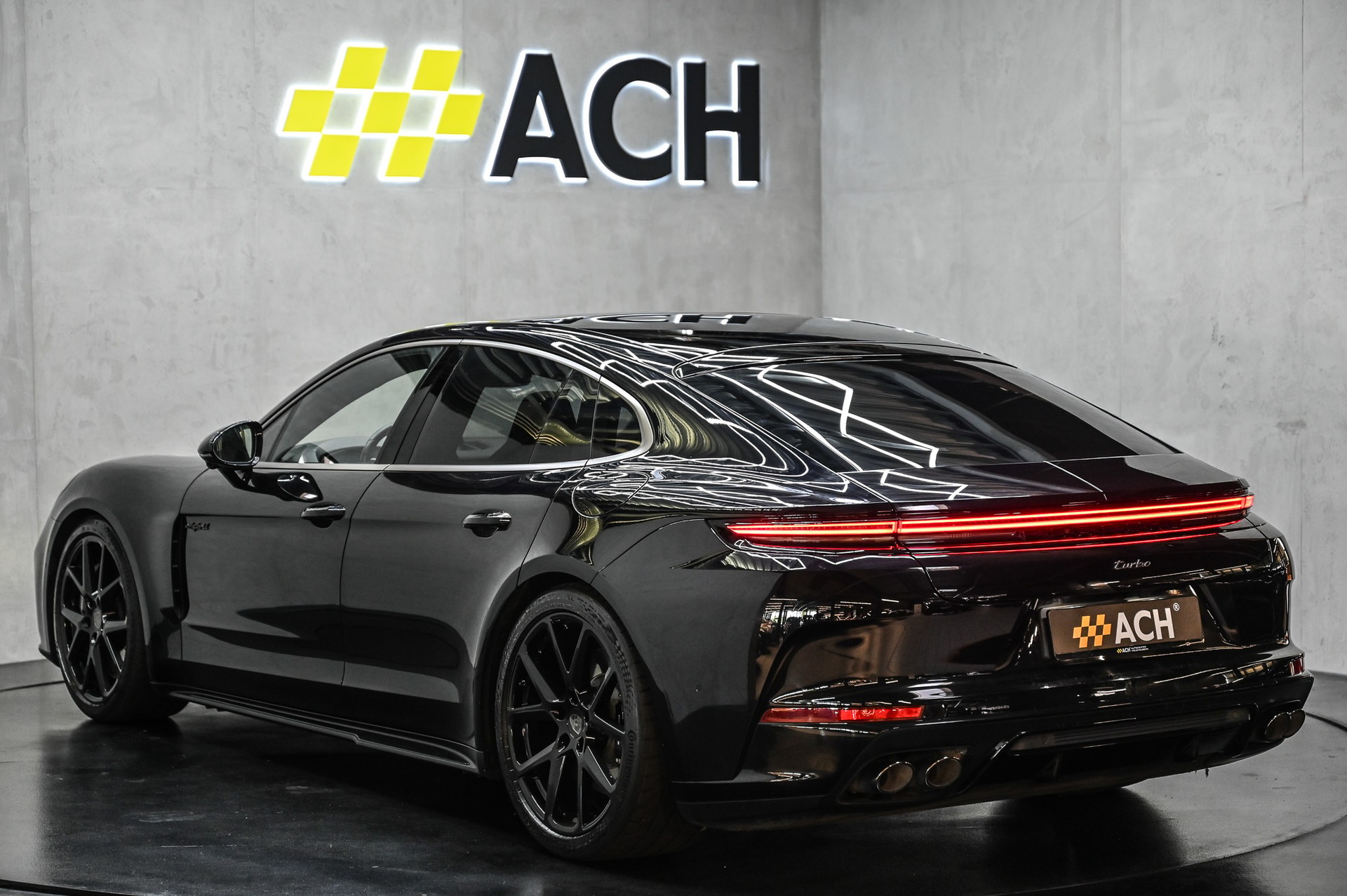 PORSCHE Panamera Turbo E-Hybrid-image-6