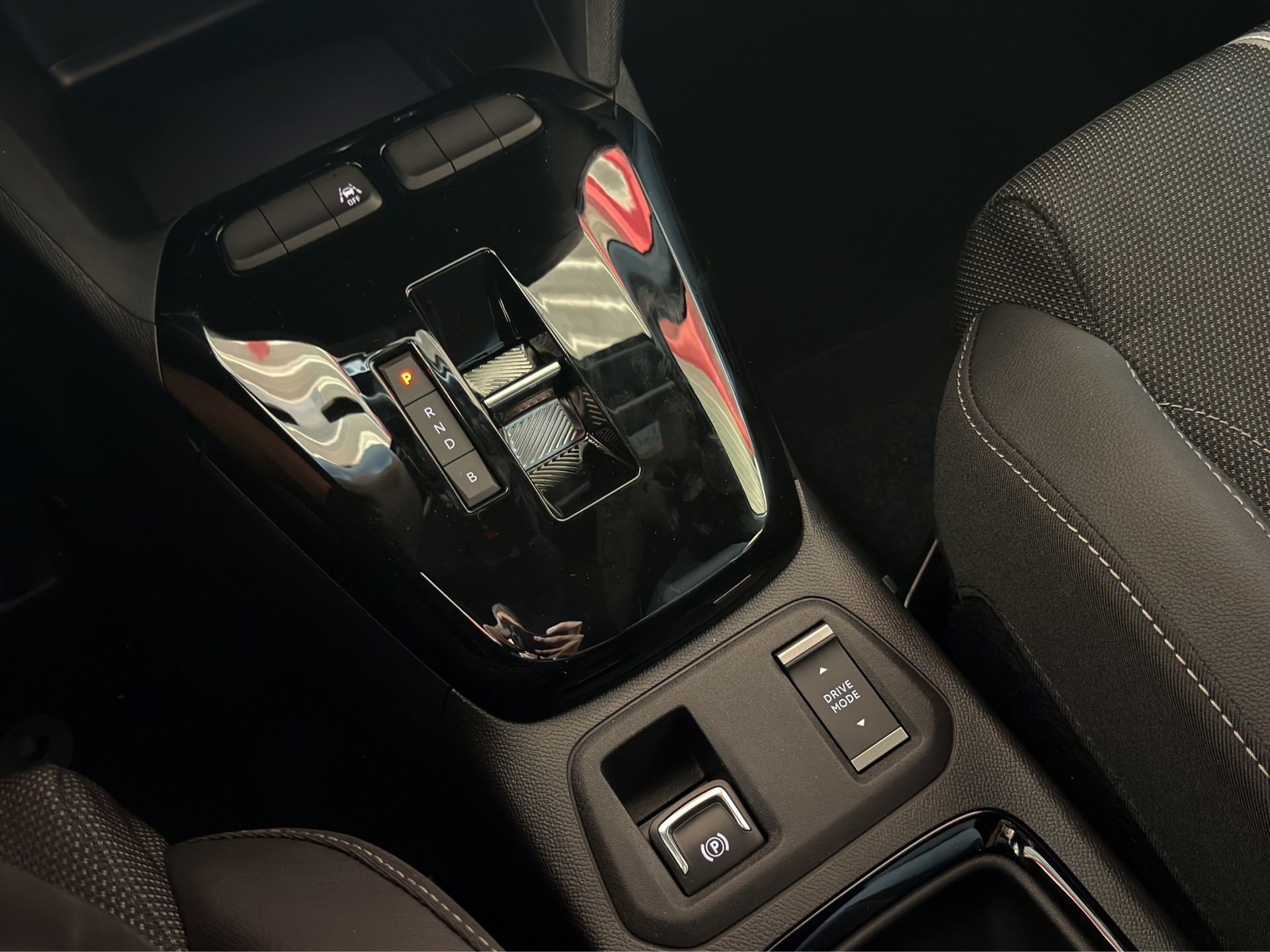 OPEL Corsa-e 156 GS Pack Komfort 3 Phaser-image-44
