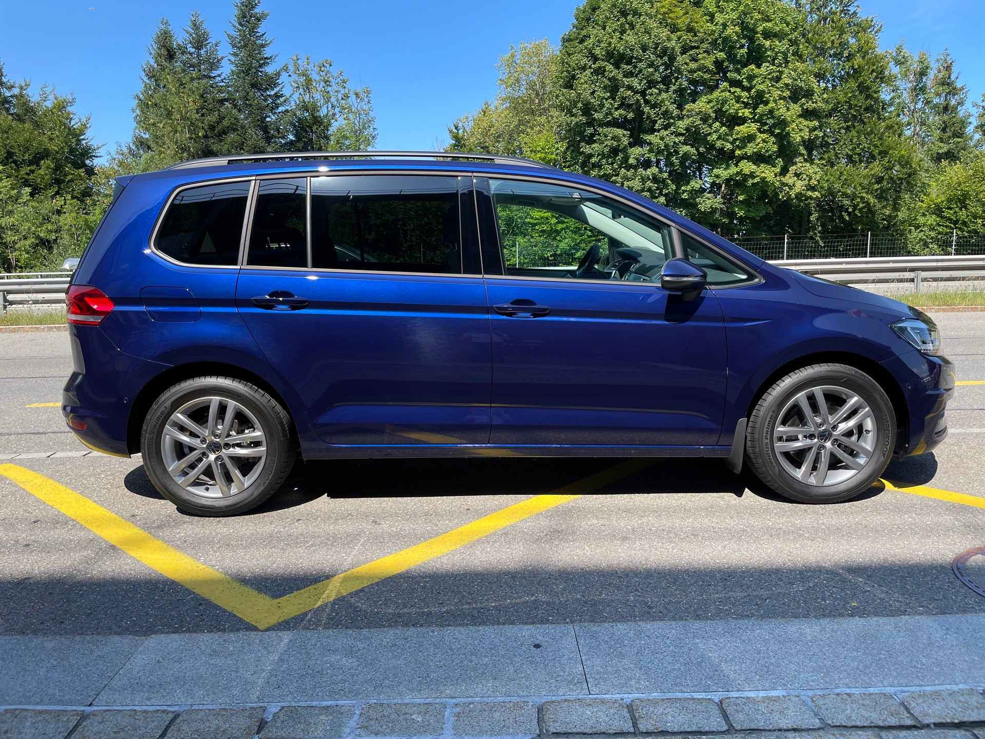 VW Touran 1.5 TSI EVO Comfortline DSG, 7-Sitzer, AHK und Standheizung-showroom-element-3