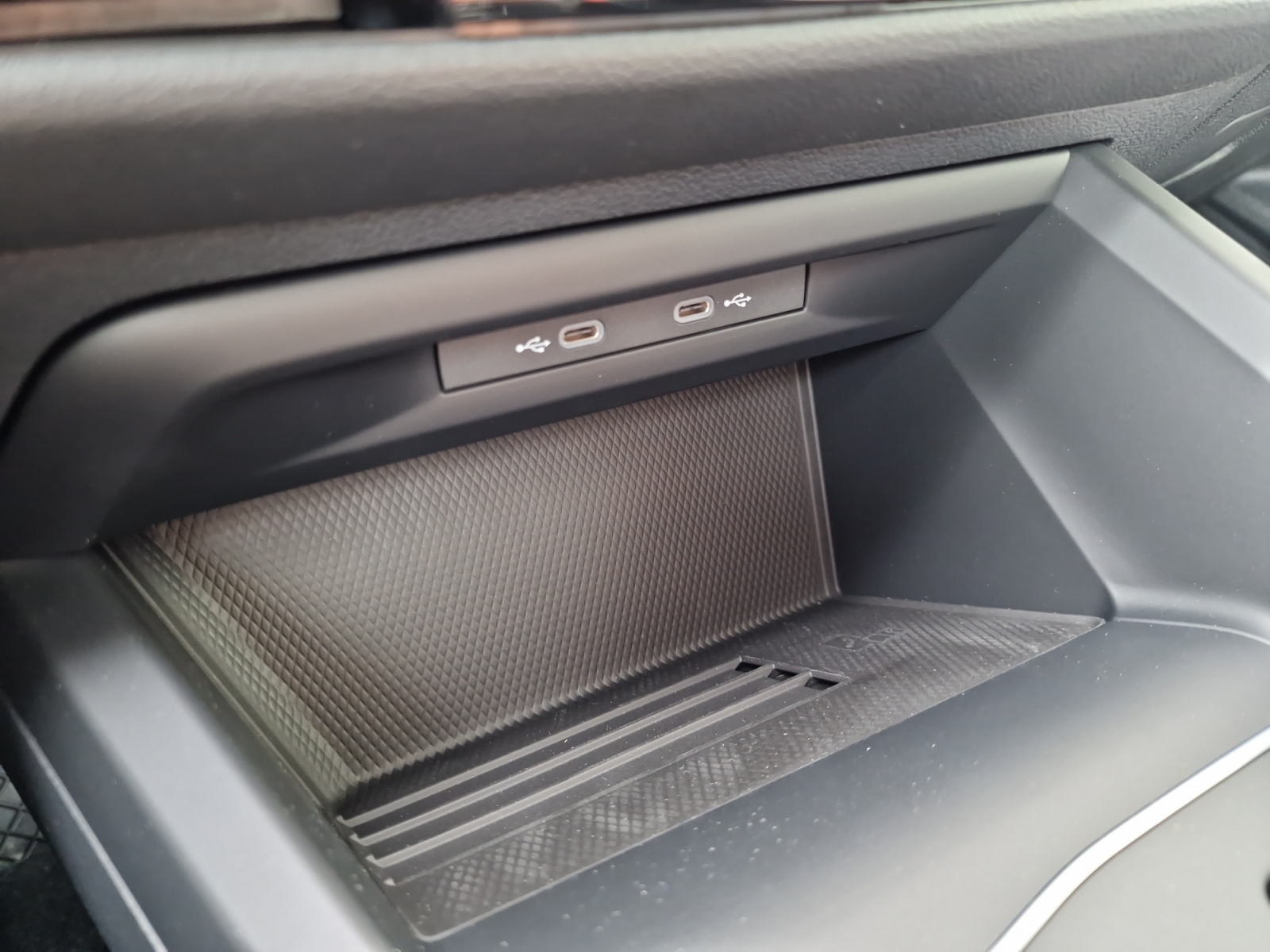 VW Golf 1.5 e TSI Life DSG-image-19