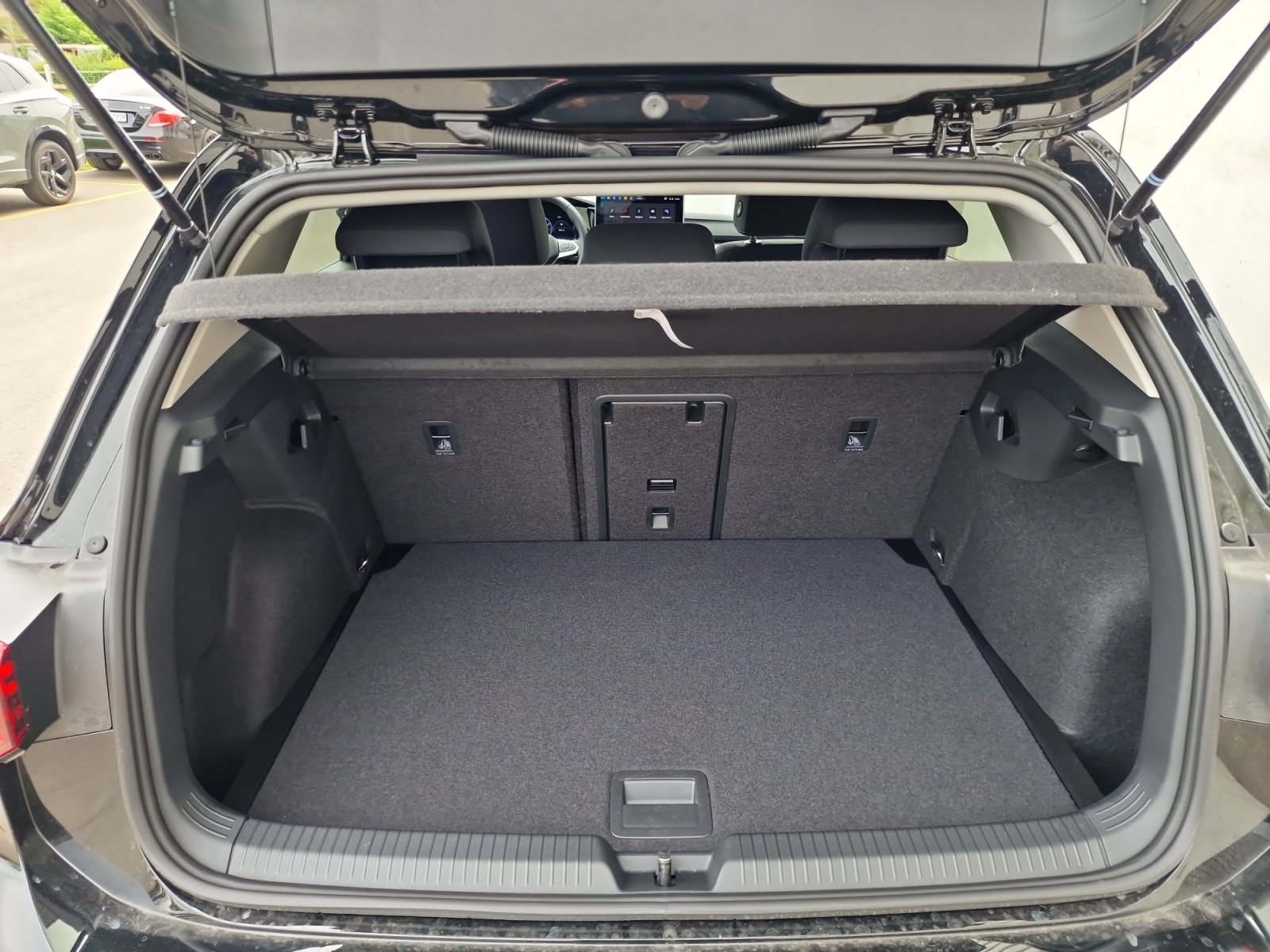 VW Golf 1.5 e TSI Life DSG-image-23