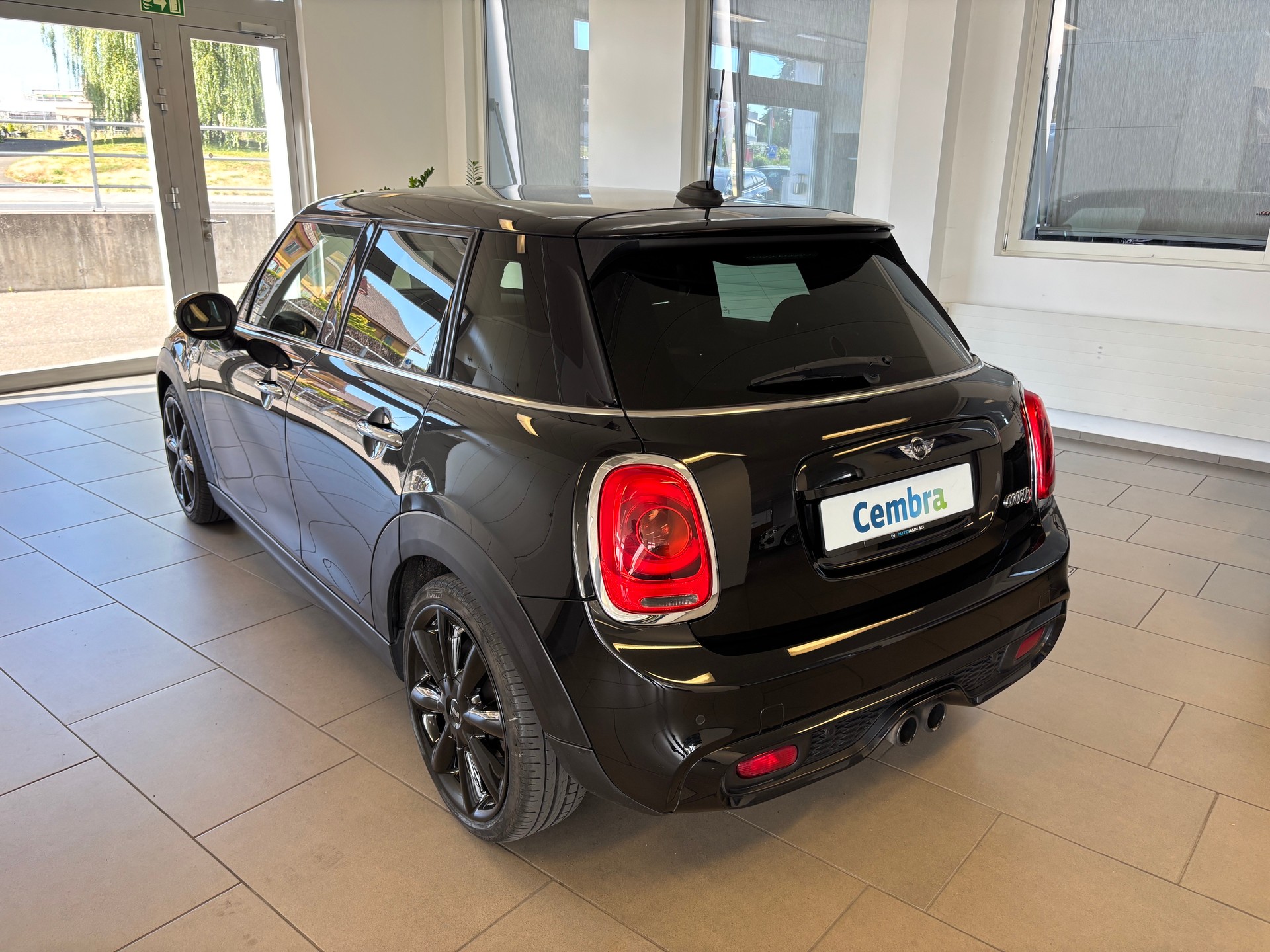 MINI Cooper S-showroom-element-3