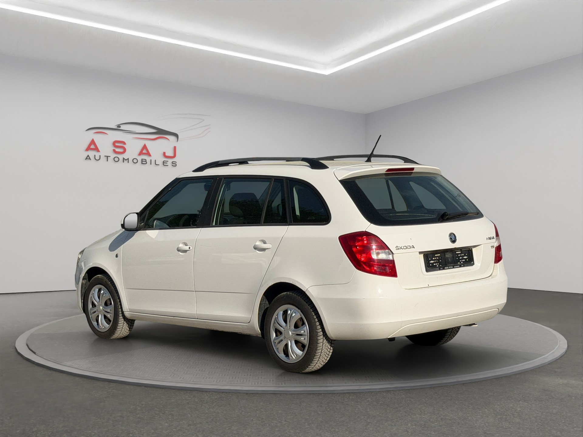 SKODA Fabia 1.2 TSI Family-image-5