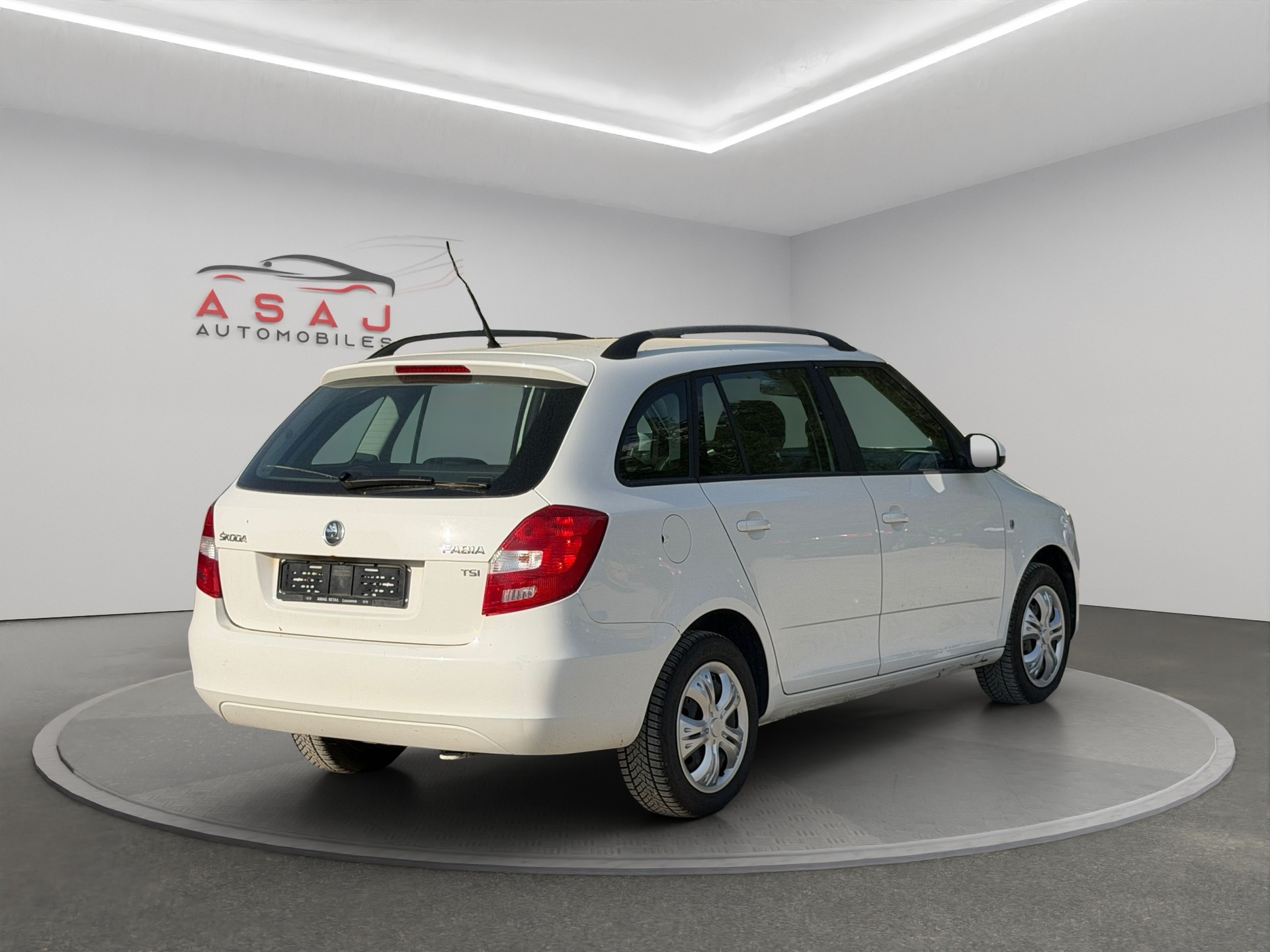 SKODA Fabia 1.2 TSI Family-image-4