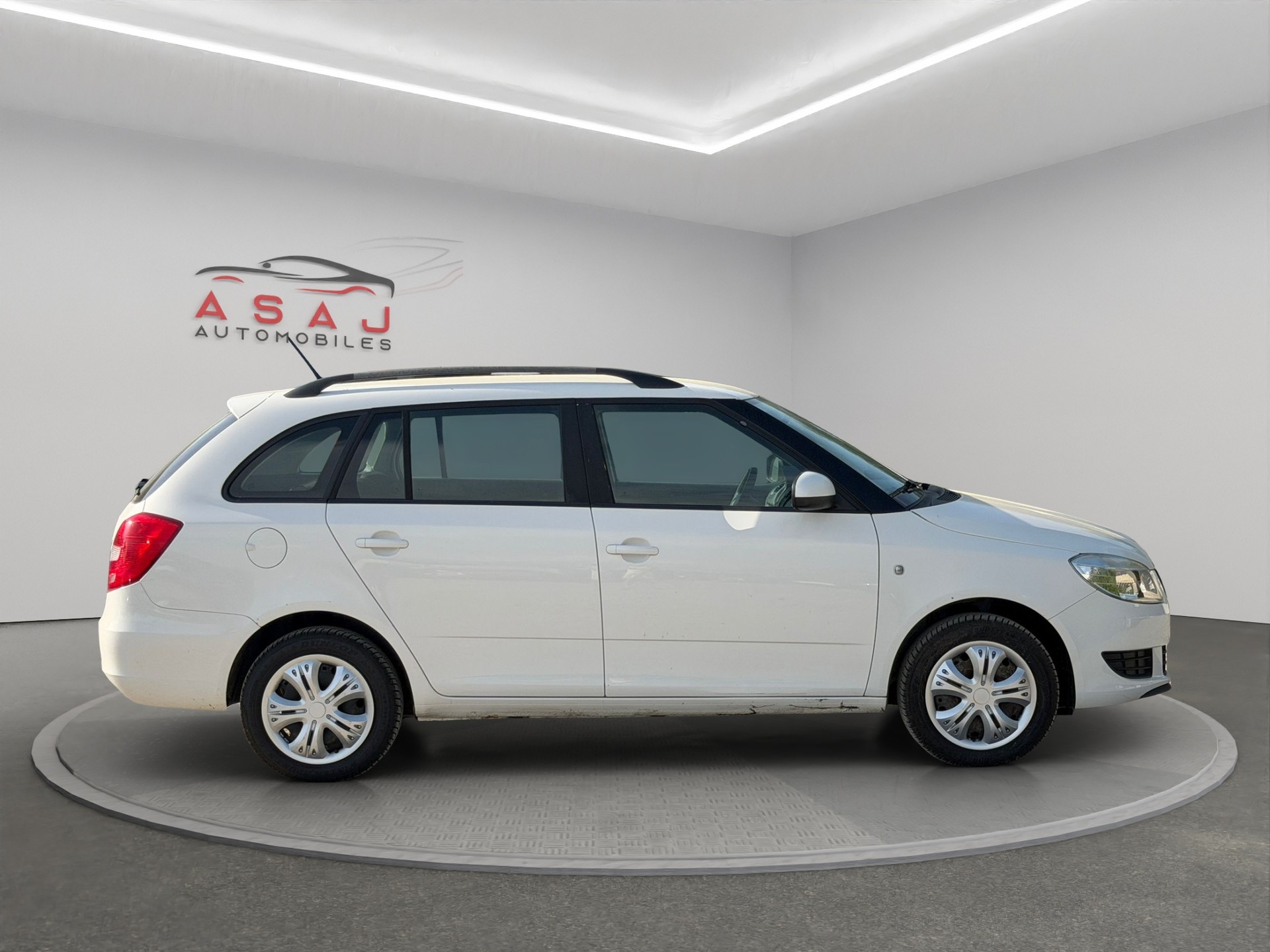 SKODA Fabia 1.2 TSI Family-image-3