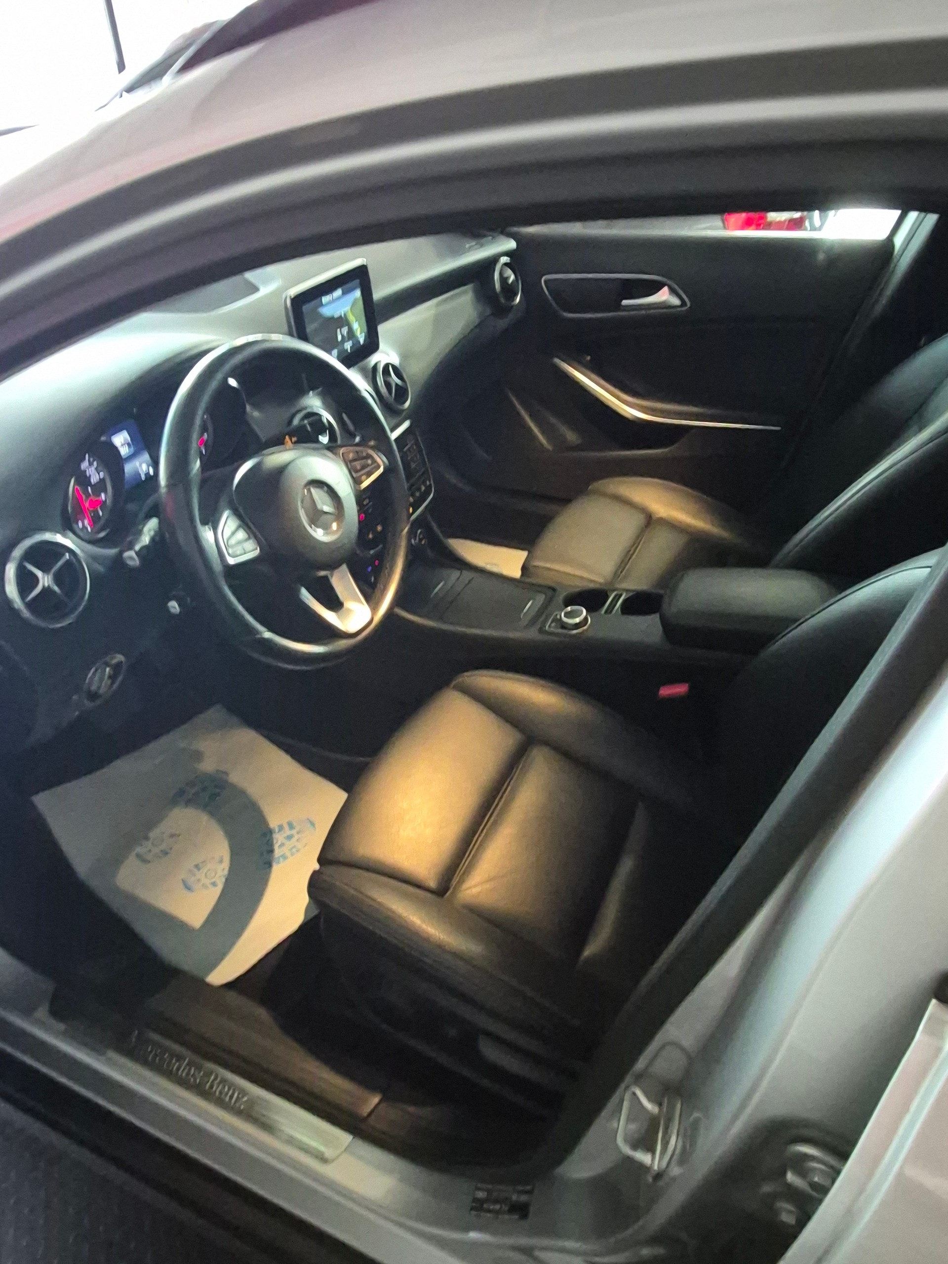 MERCEDES-BENZ GLA 200 CDI Swiss Star Edition 4Matic 7G-DCT-image-5