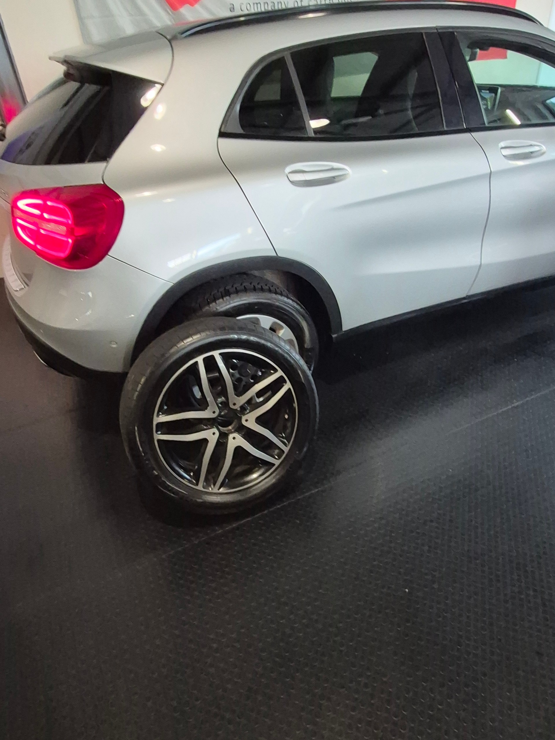 MERCEDES-BENZ GLA 200 CDI Swiss Star Edition 4Matic 7G-DCT-image-3