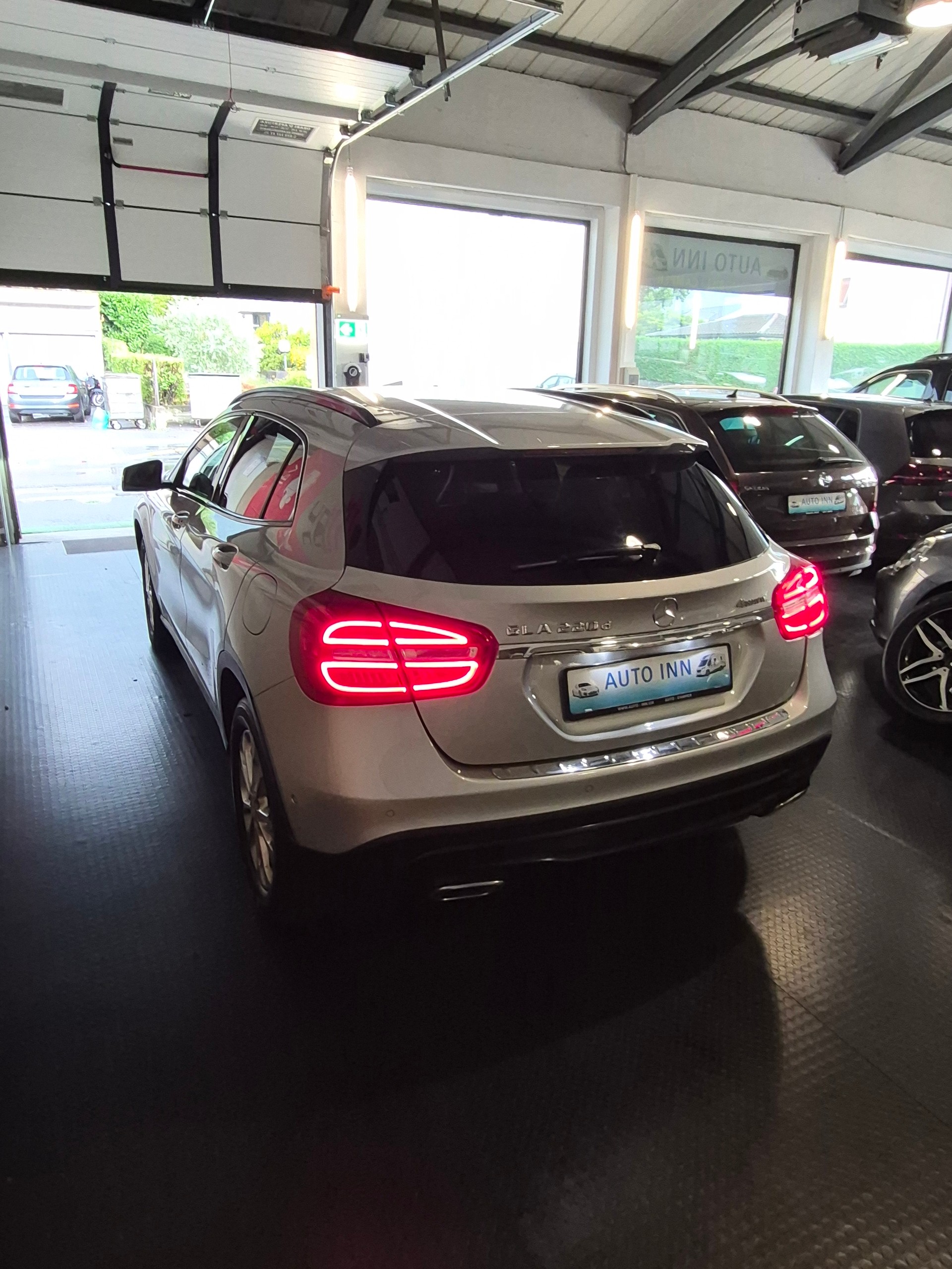 MERCEDES-BENZ GLA 200 CDI Swiss Star Edition 4Matic 7G-DCT-image-2