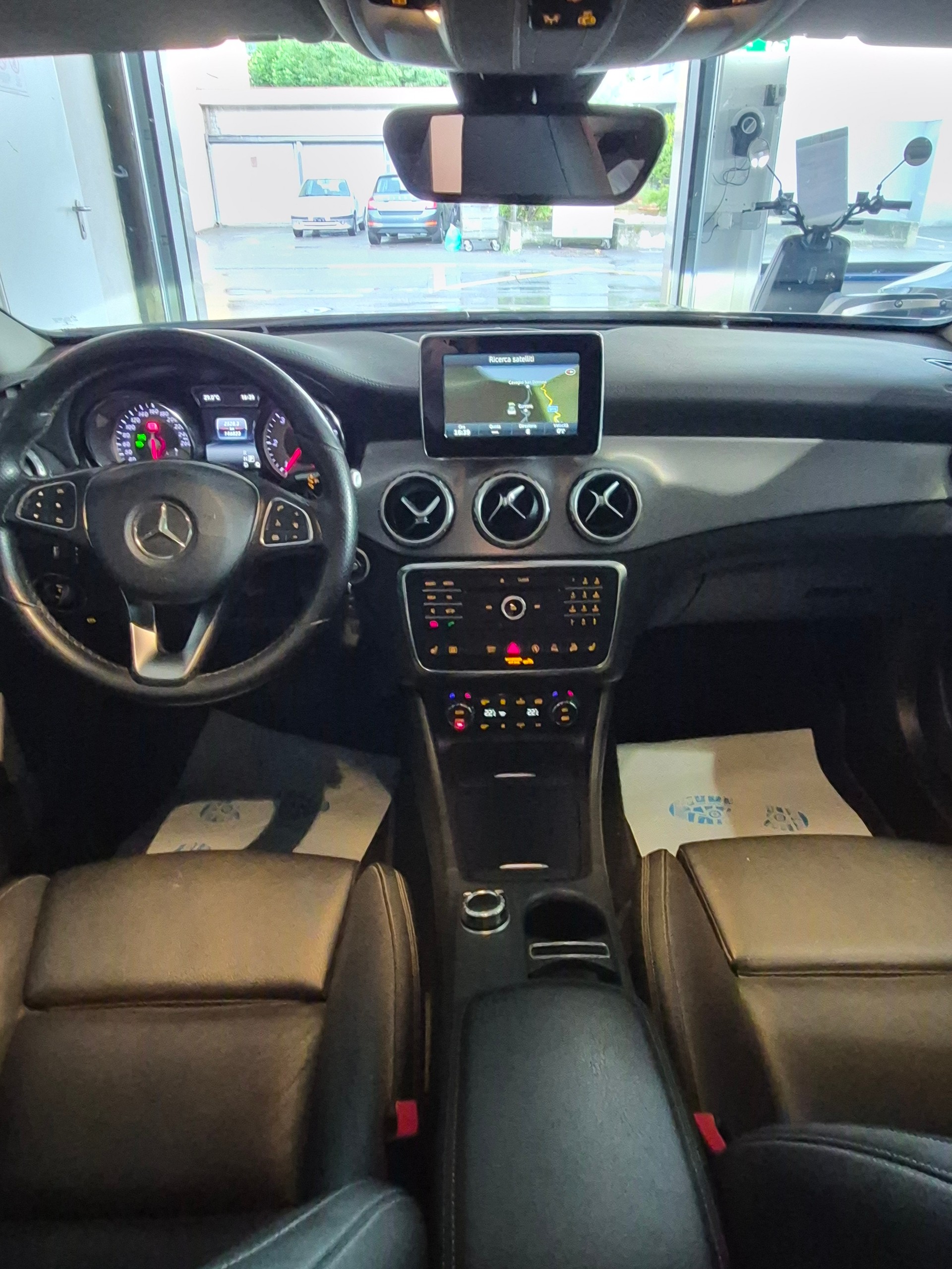 MERCEDES-BENZ GLA 200 CDI Swiss Star Edition 4Matic 7G-DCT-image-4