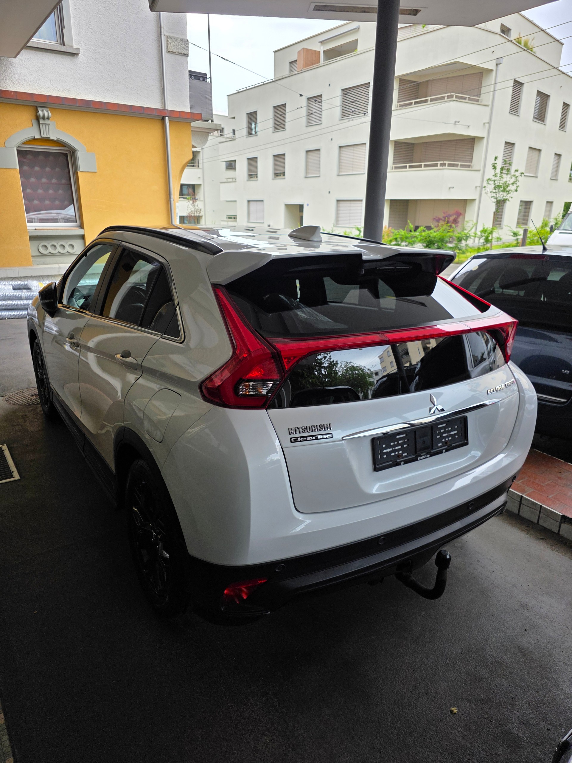 MITSUBISHI Eclipse Cross 1.5 T-Mivec Diamond Black Line 4WD CVT-showroom-element-3