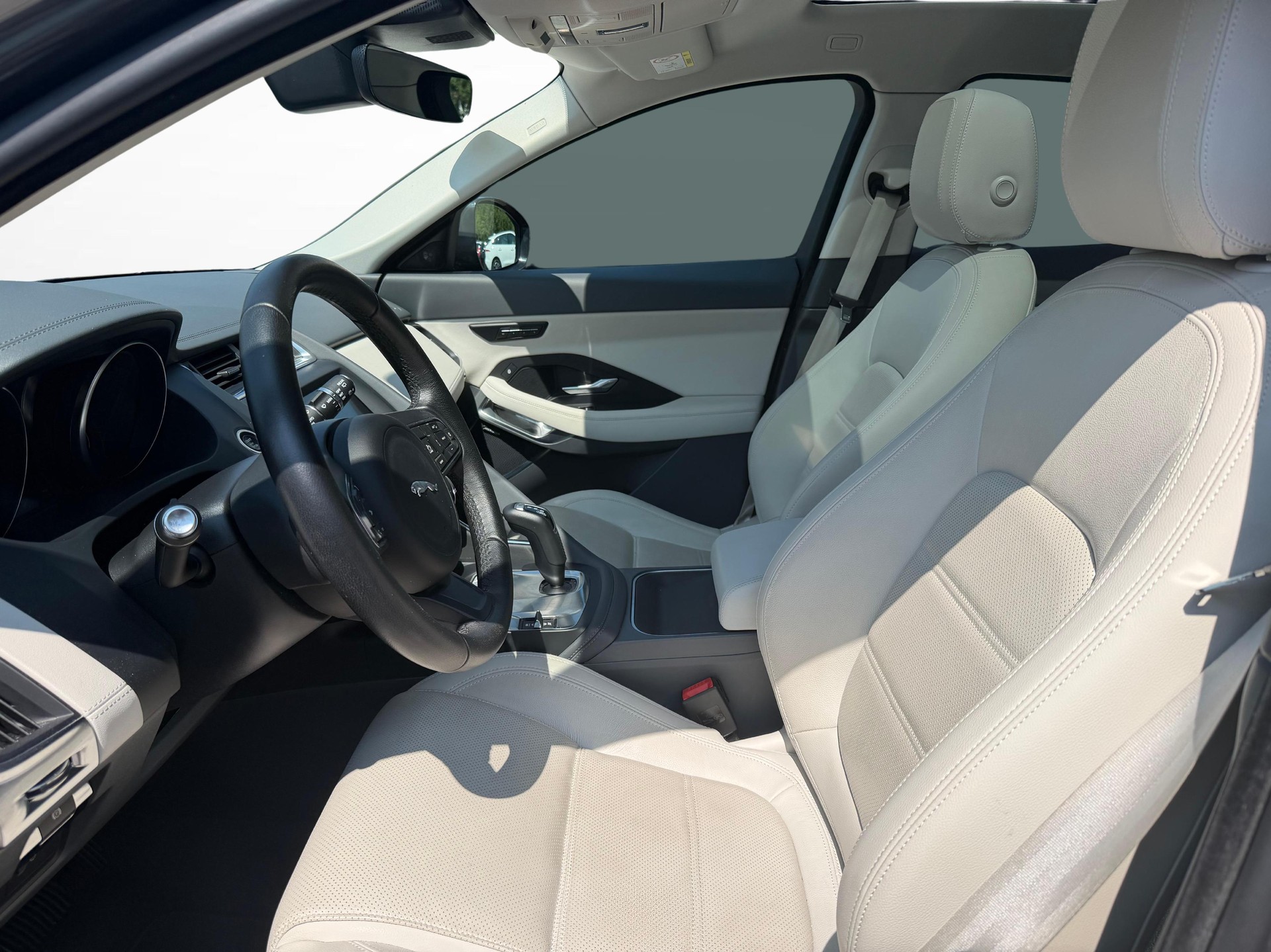 JAGUAR E-Pace 2.0 T 200 SE AWD-showroom-element-1
