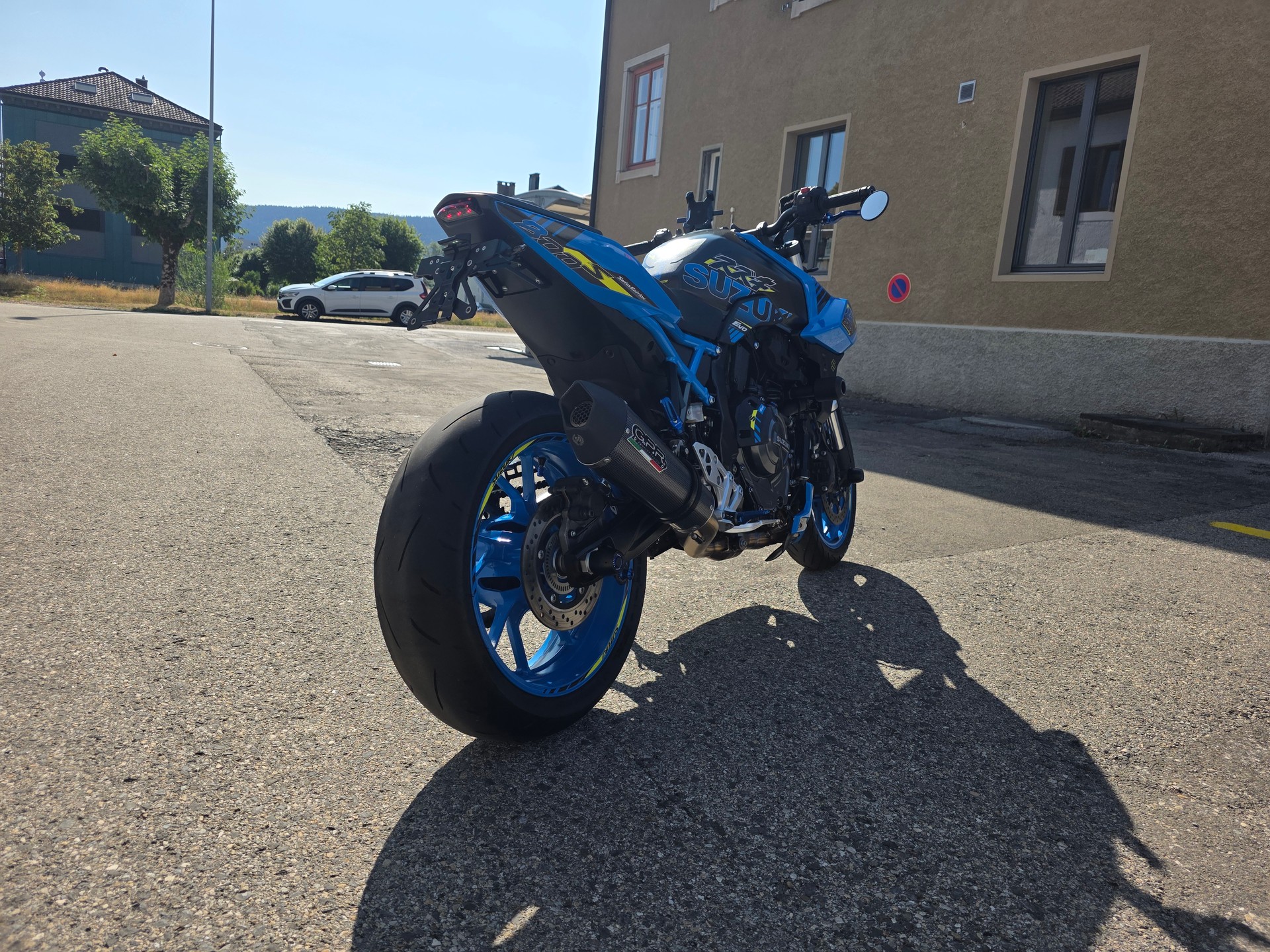 SUZUKI GSX-8S-image-6