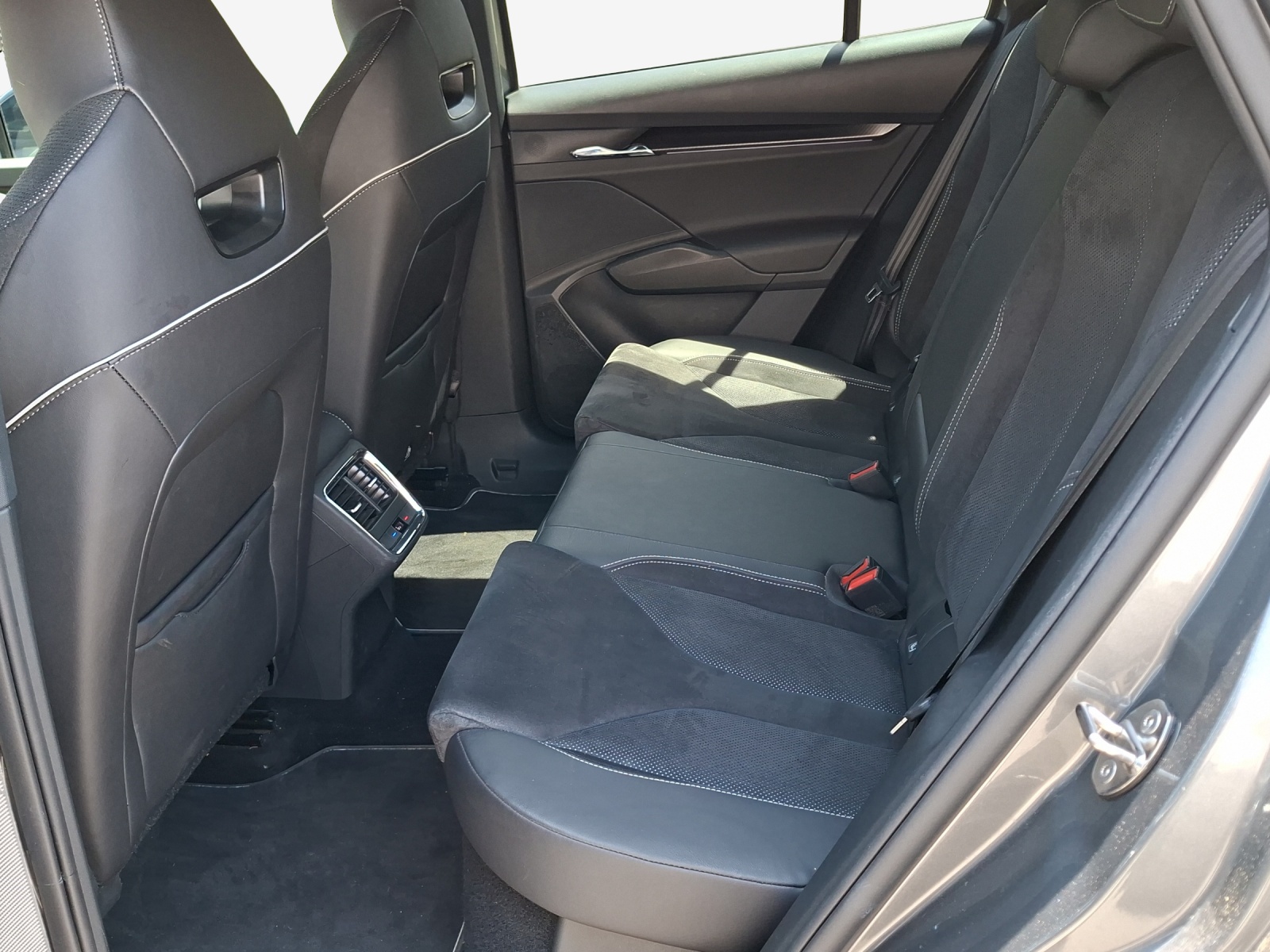 SKODA Enyaq iV 60-image-16