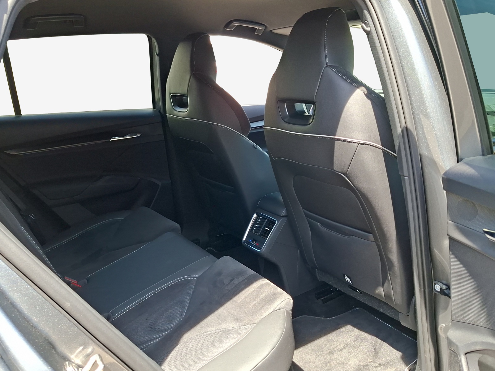 SKODA Enyaq iV 60-image-15