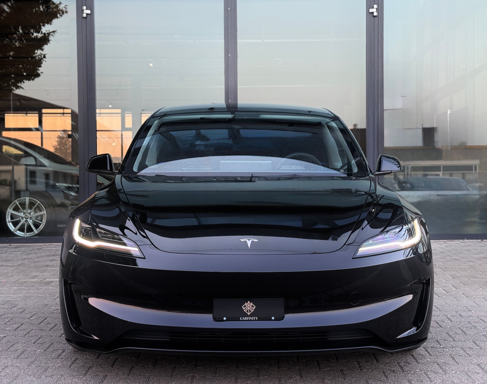 TESLA Model 3 Dual Motor Performance AWD / Highland / HW4-showroom-element-1