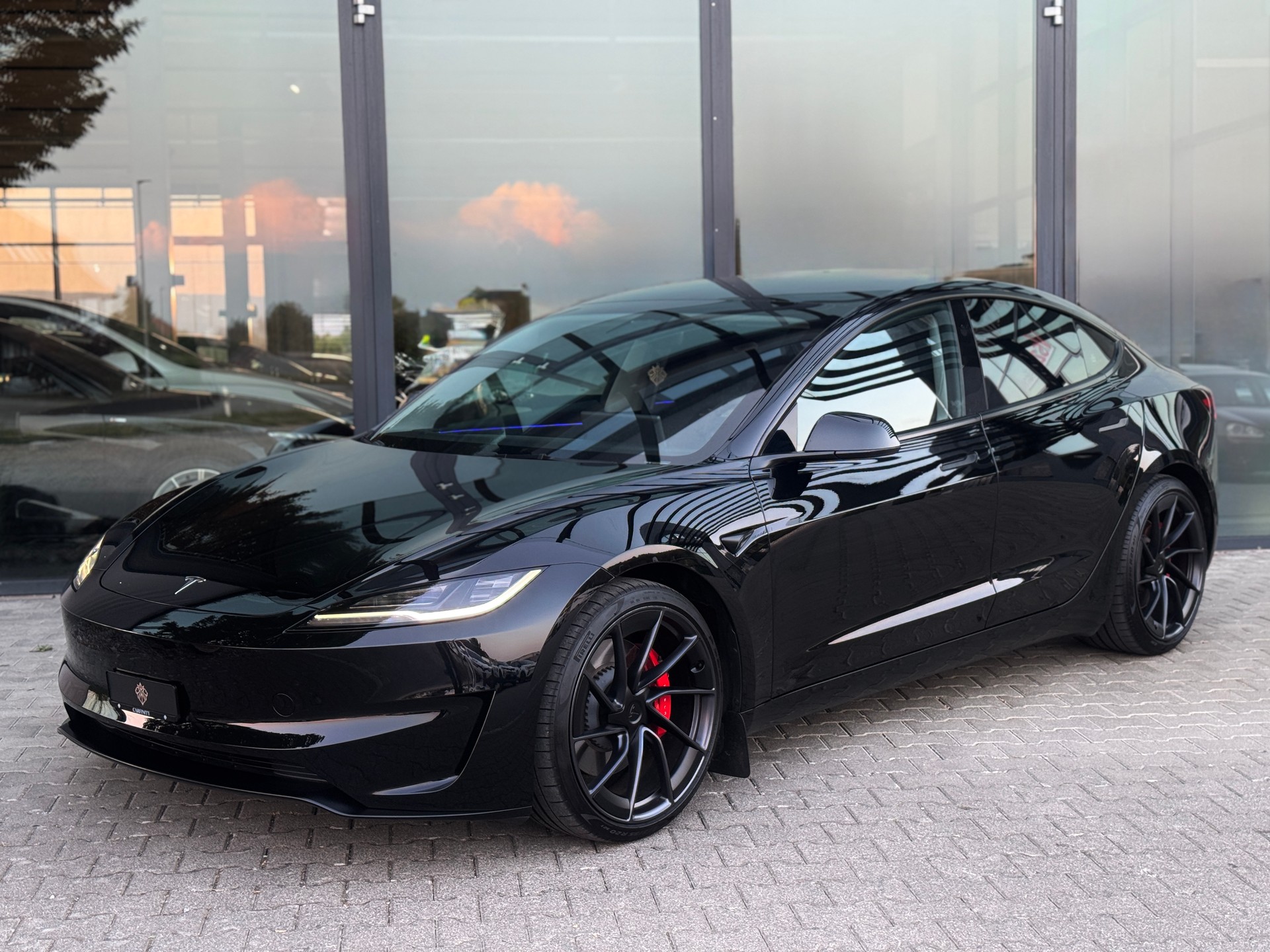 TESLA Model 3 Dual Motor Performance AWD / Highland / HW4-showroom-element-2