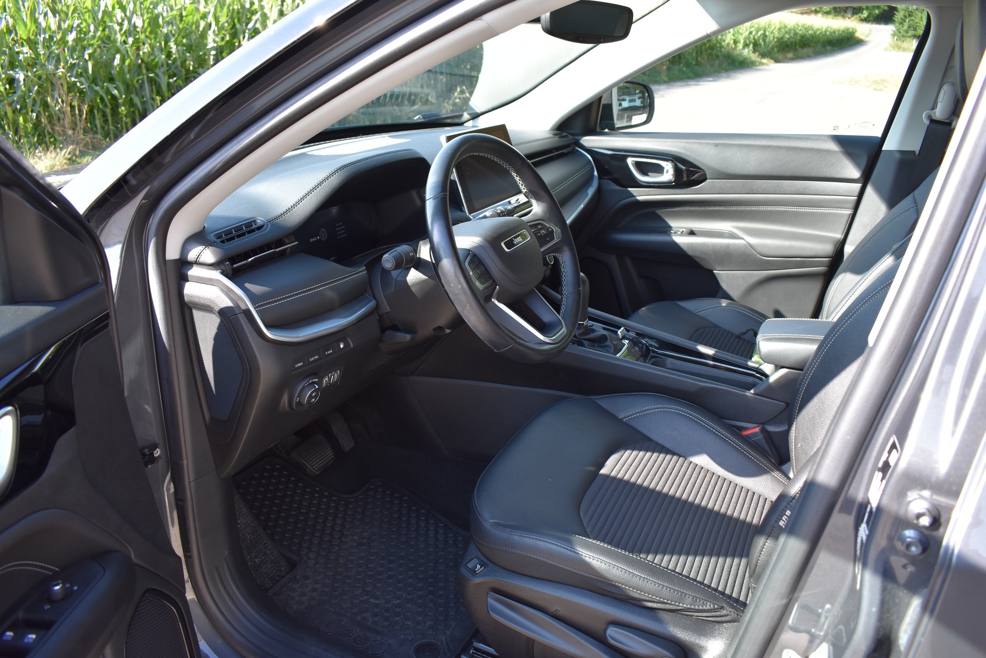 JEEP Compass 1.3 T PHEV Limited Plus AWD-image-8