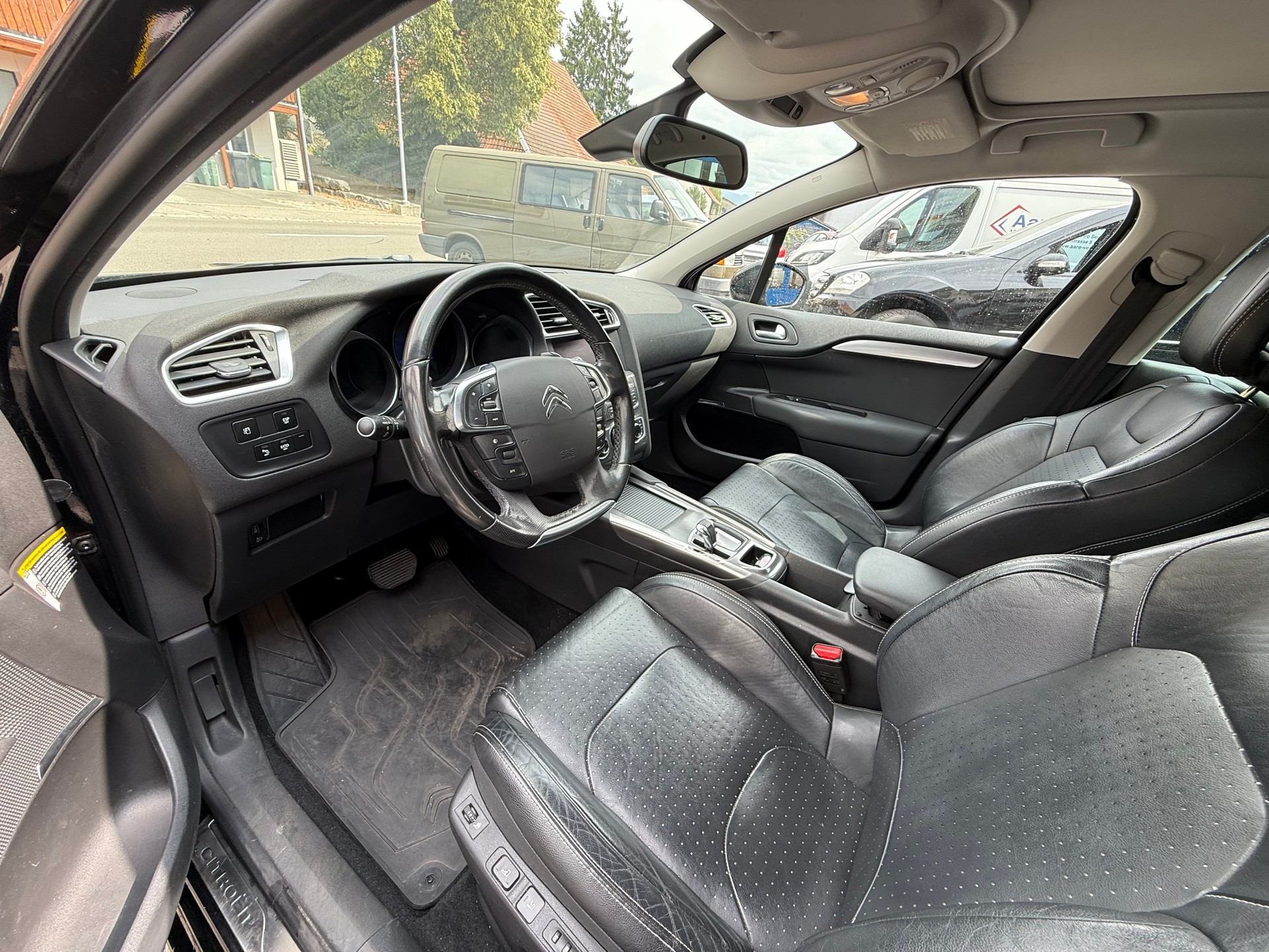 CITROEN C4 Berline 1.6 e-HDi Edition EGS6-image-8
